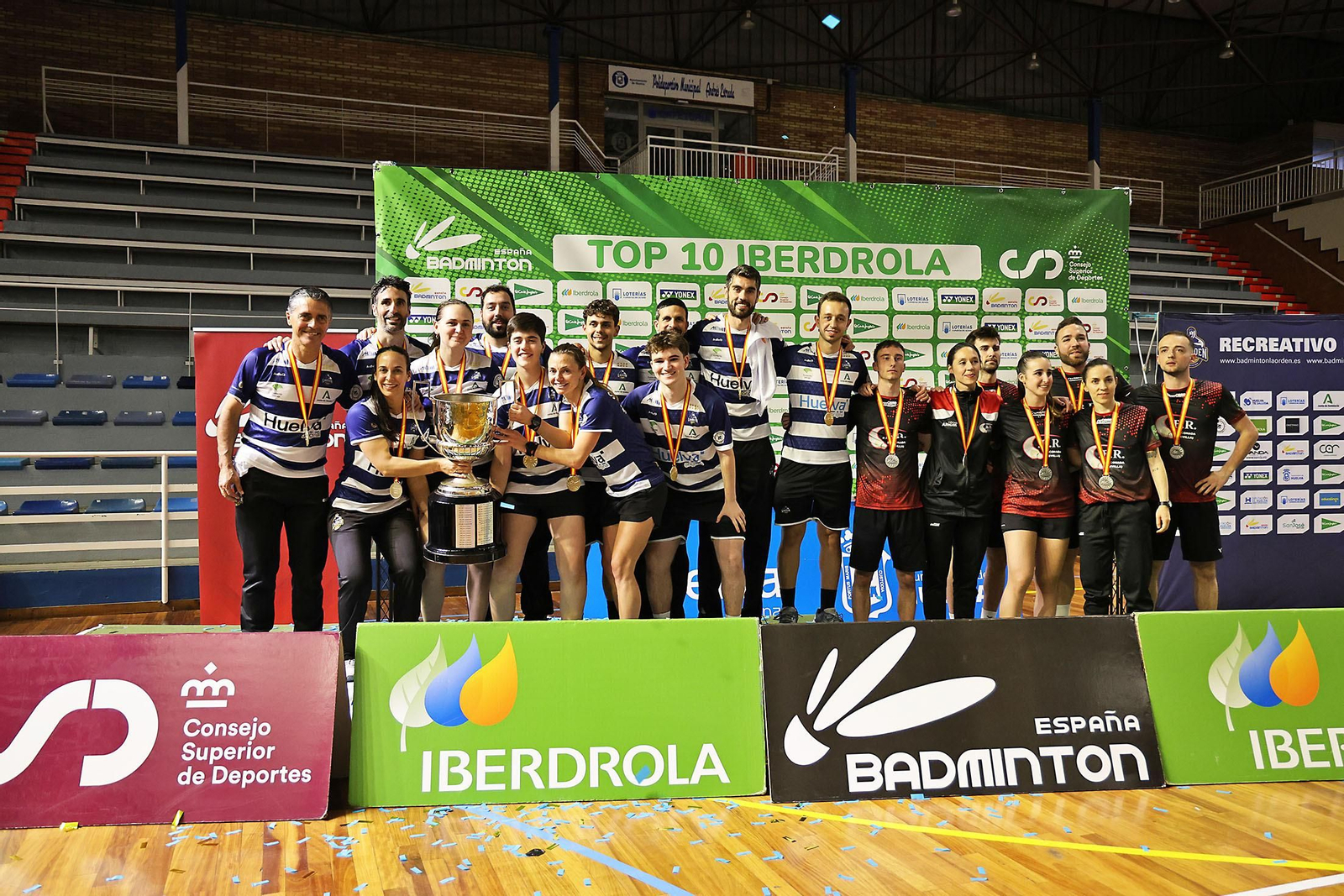 Imágenes de la final de liga de bádminton entre el IES La Orden y La RInconada
