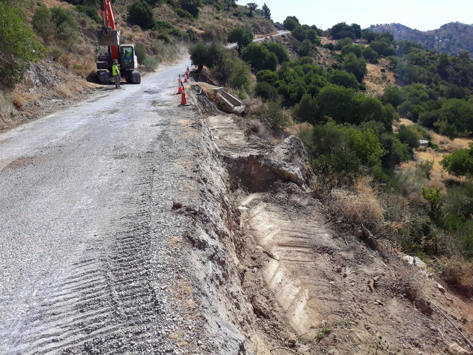 Obras par mejorar la comunicación financiadas por la Diputación.