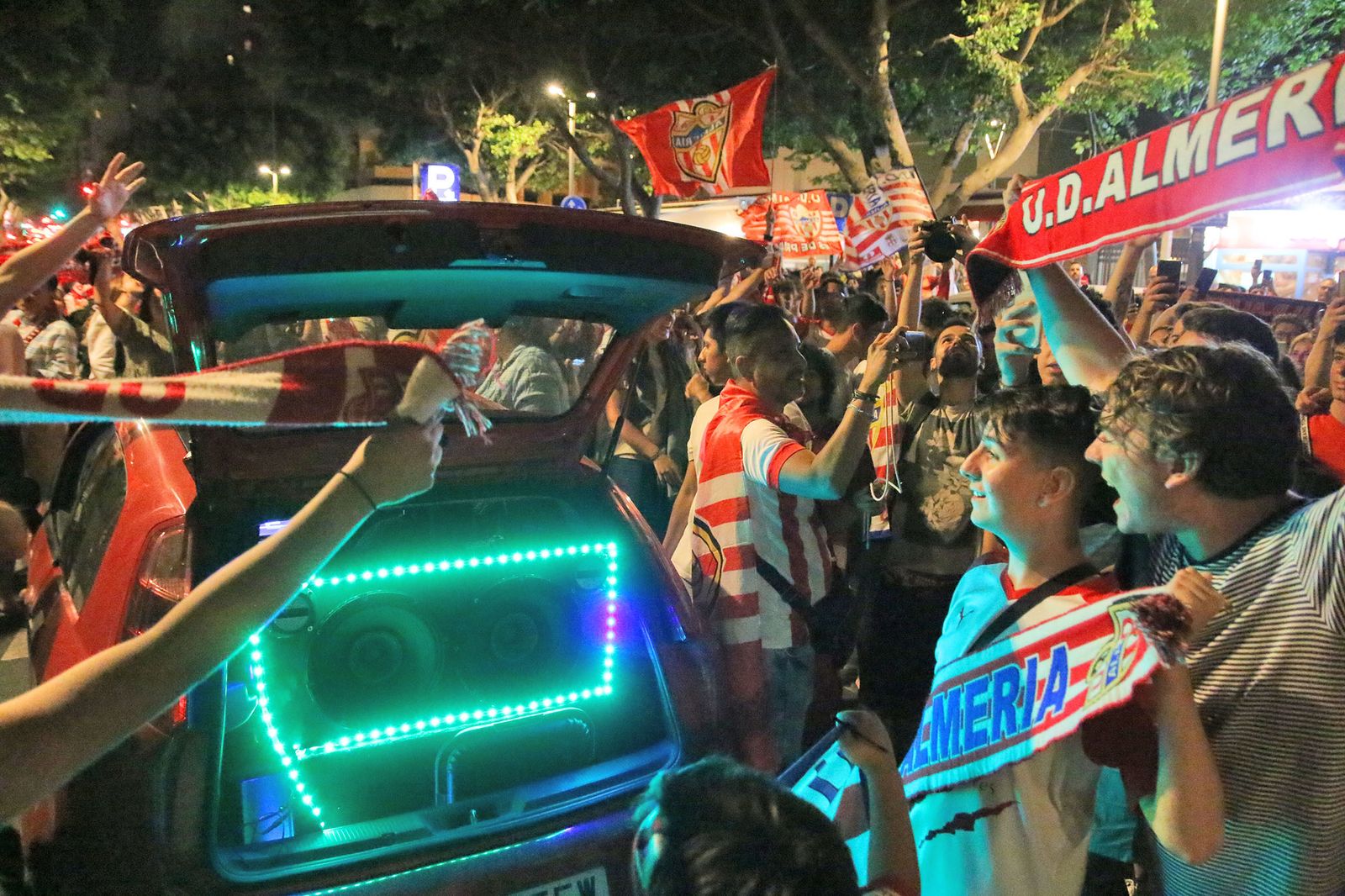 Las imágenes de la celebración del ascenso del Almería en la Plaza de las Velas