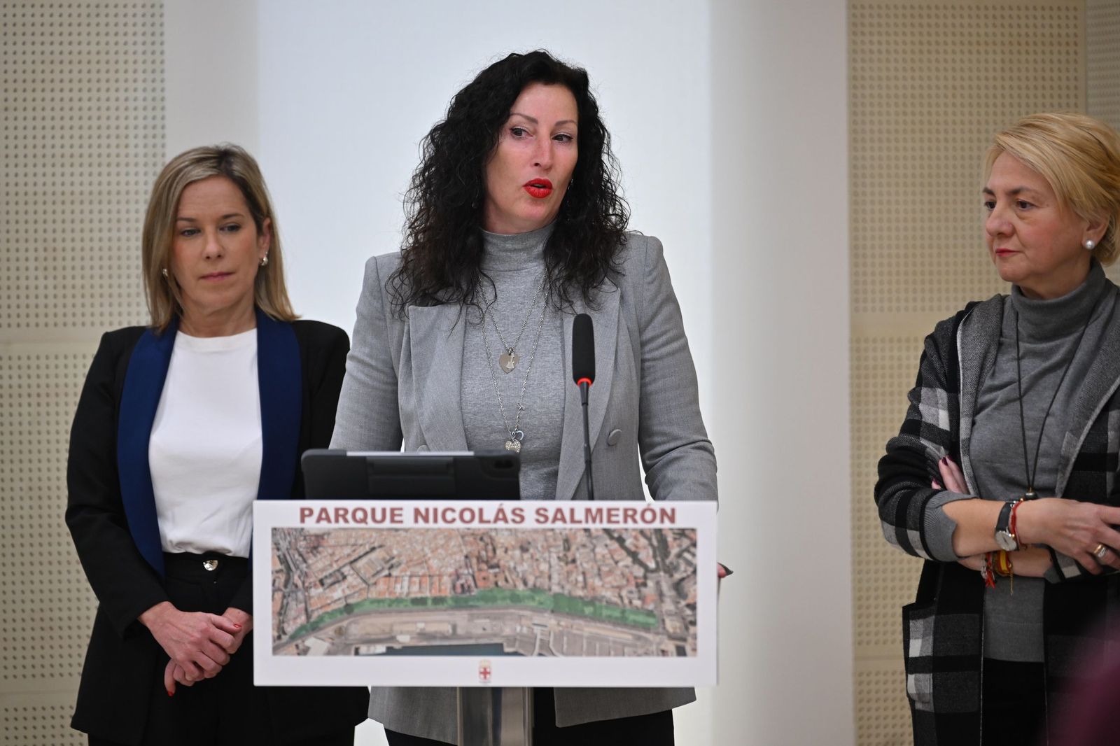 Vázquez, junto a Martín y Cabrera, en la rueda de prensa.