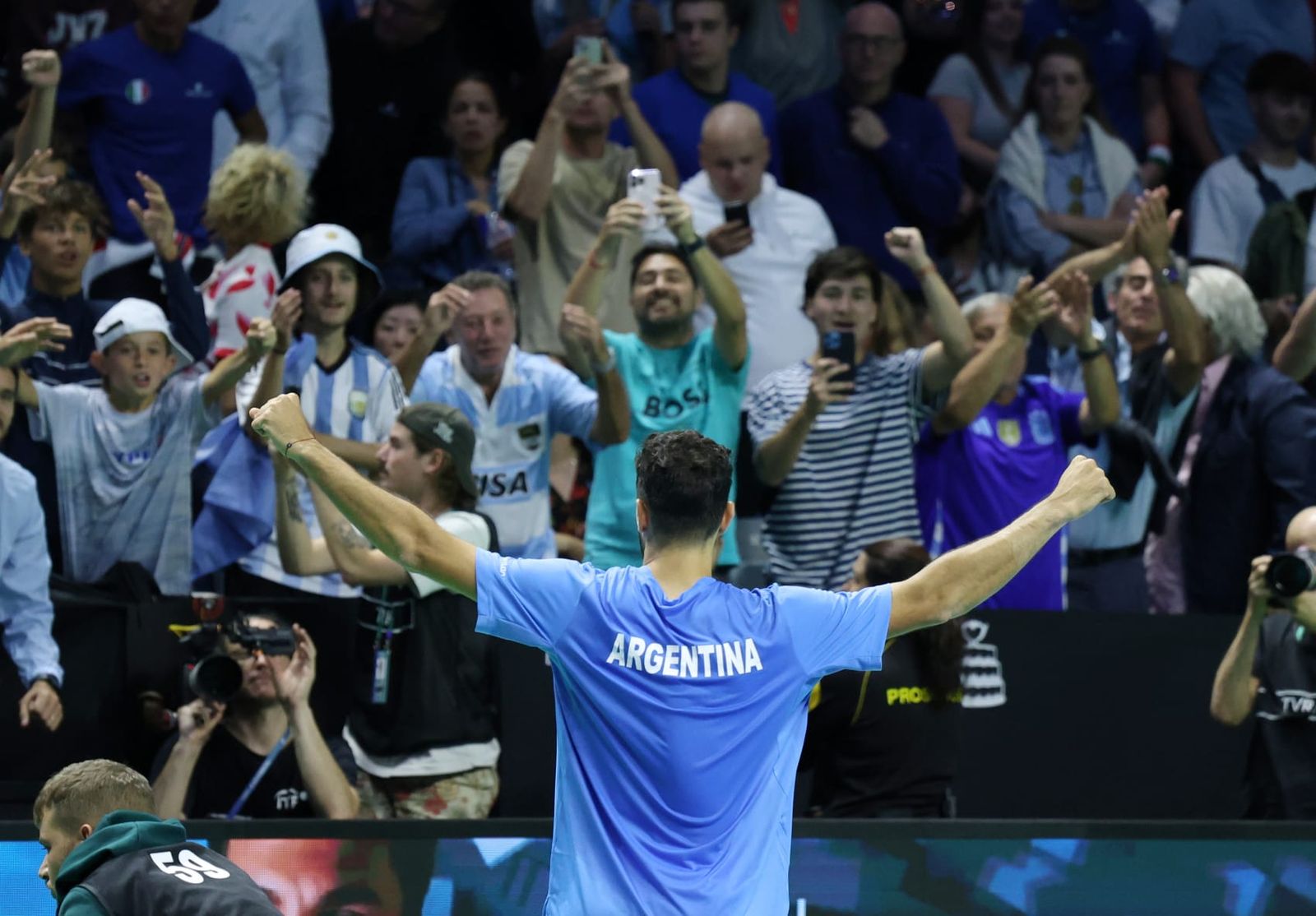 Copa Davis: Francisco Cerundolo pasa por encima de Musetti y Argentina domina 1-0