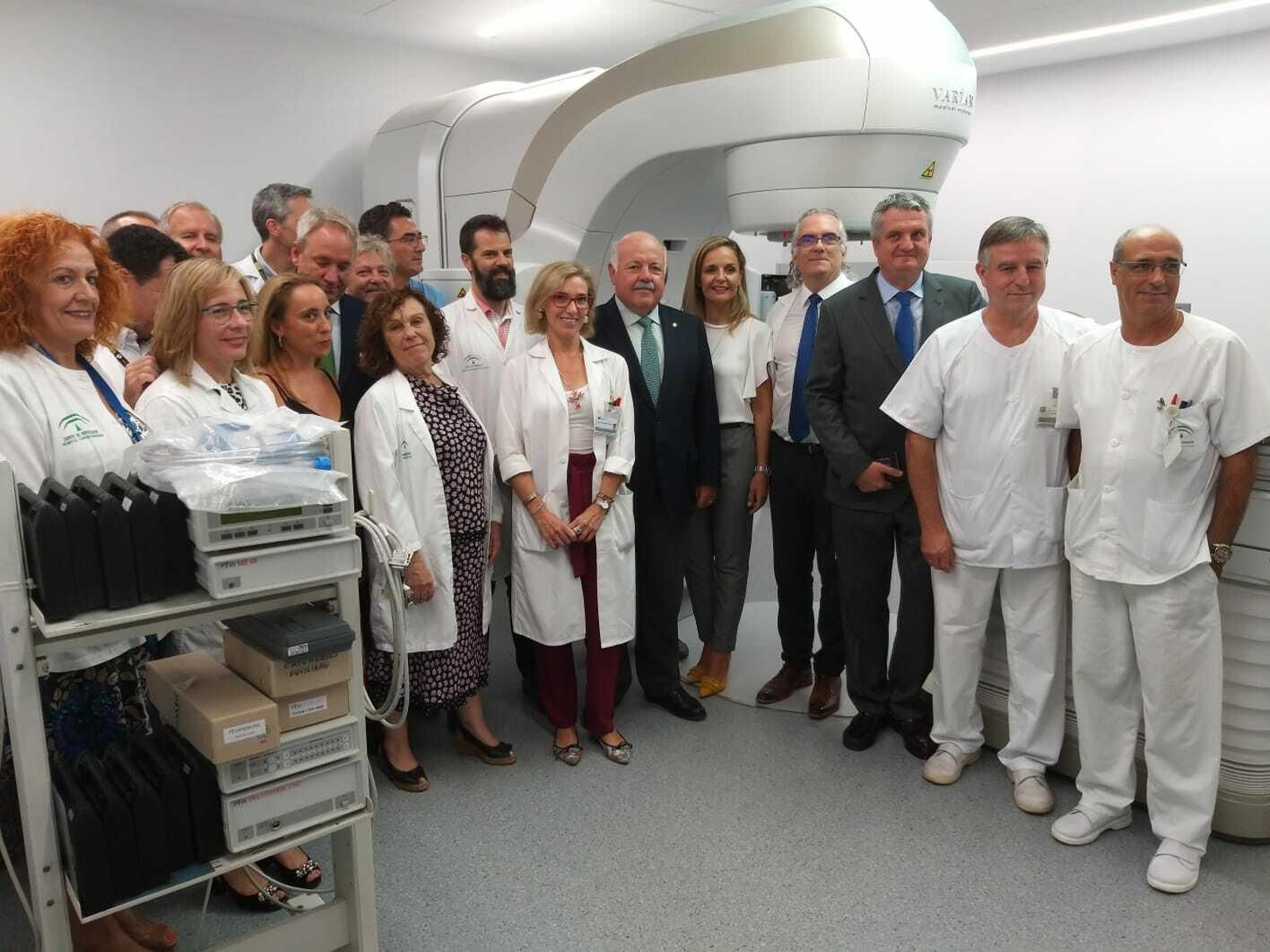 Visita del consejero de Salud de la Junta de Andalucía a Torrecárdenas.
