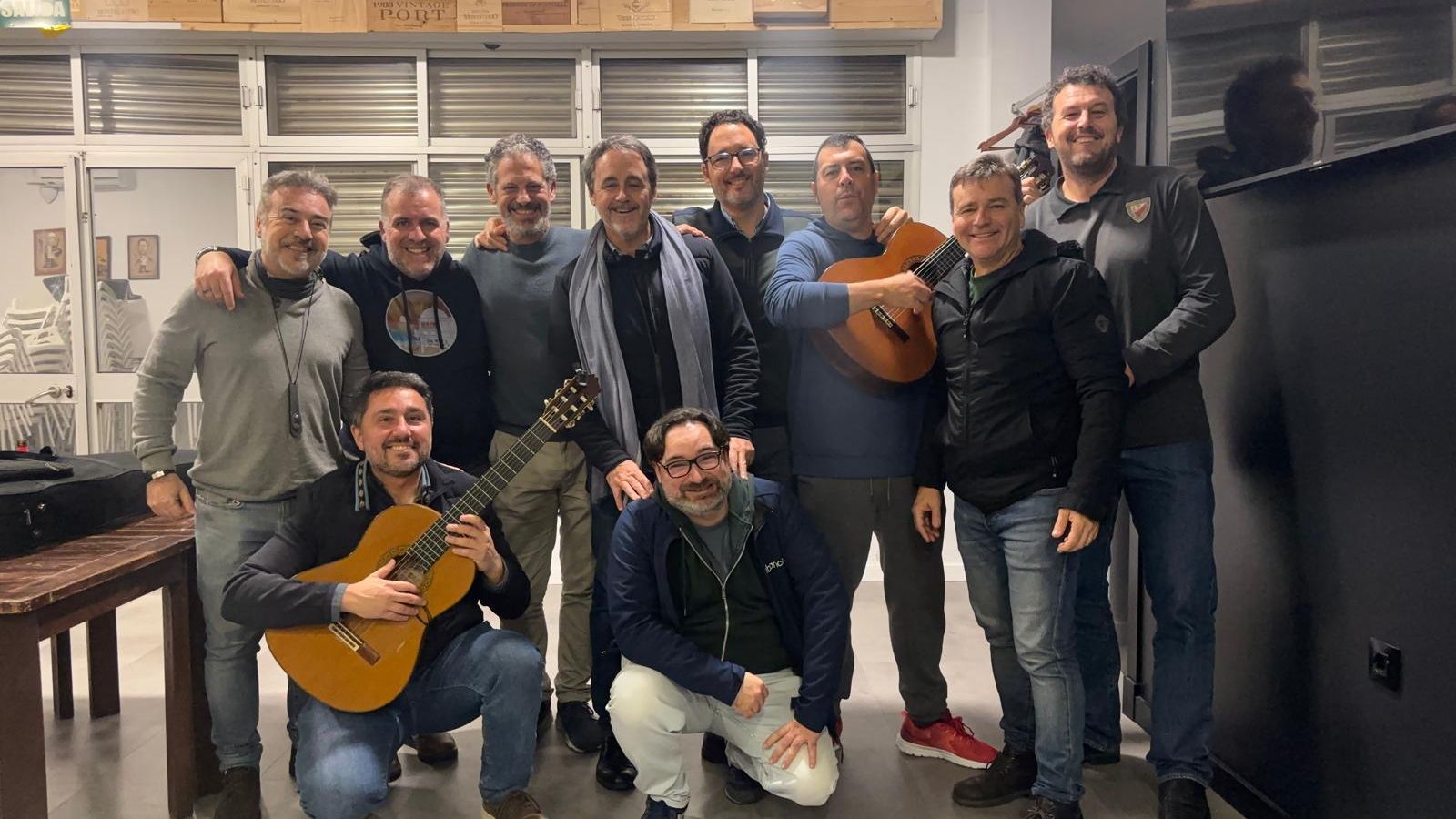 La chirigota de bandera en el local de ensayo