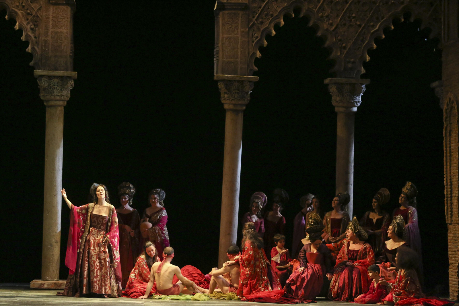 'La favorita', un viaje de la guerra a la redención, en fotos