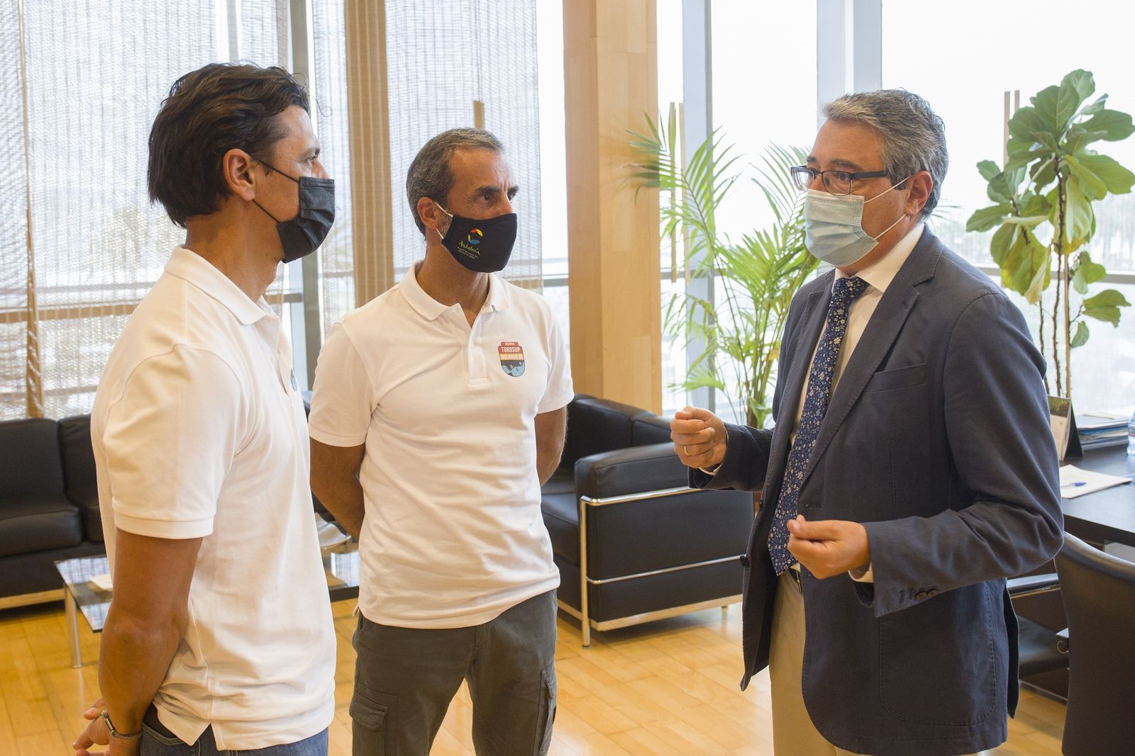 Toro, Tumbado y Salado conversan, este miércoles, en la Diputación.