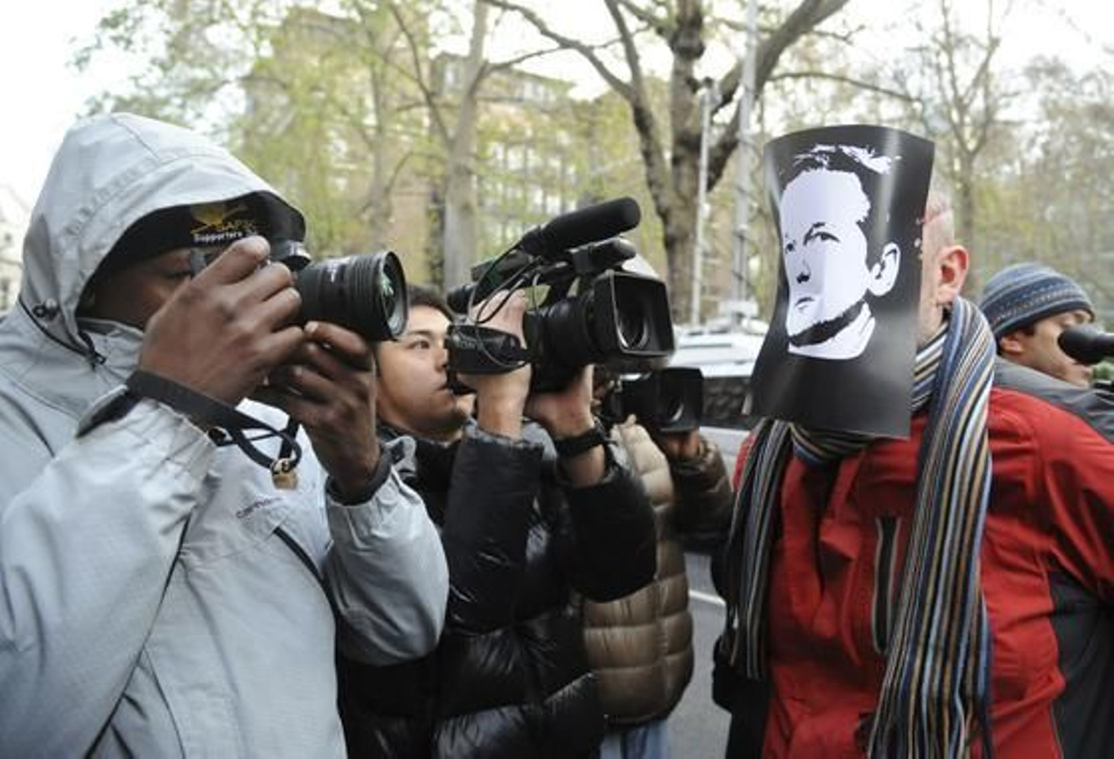 La policía del Reino Unido detiene al fundador de Wikileaks, Julian Assange. / EFE