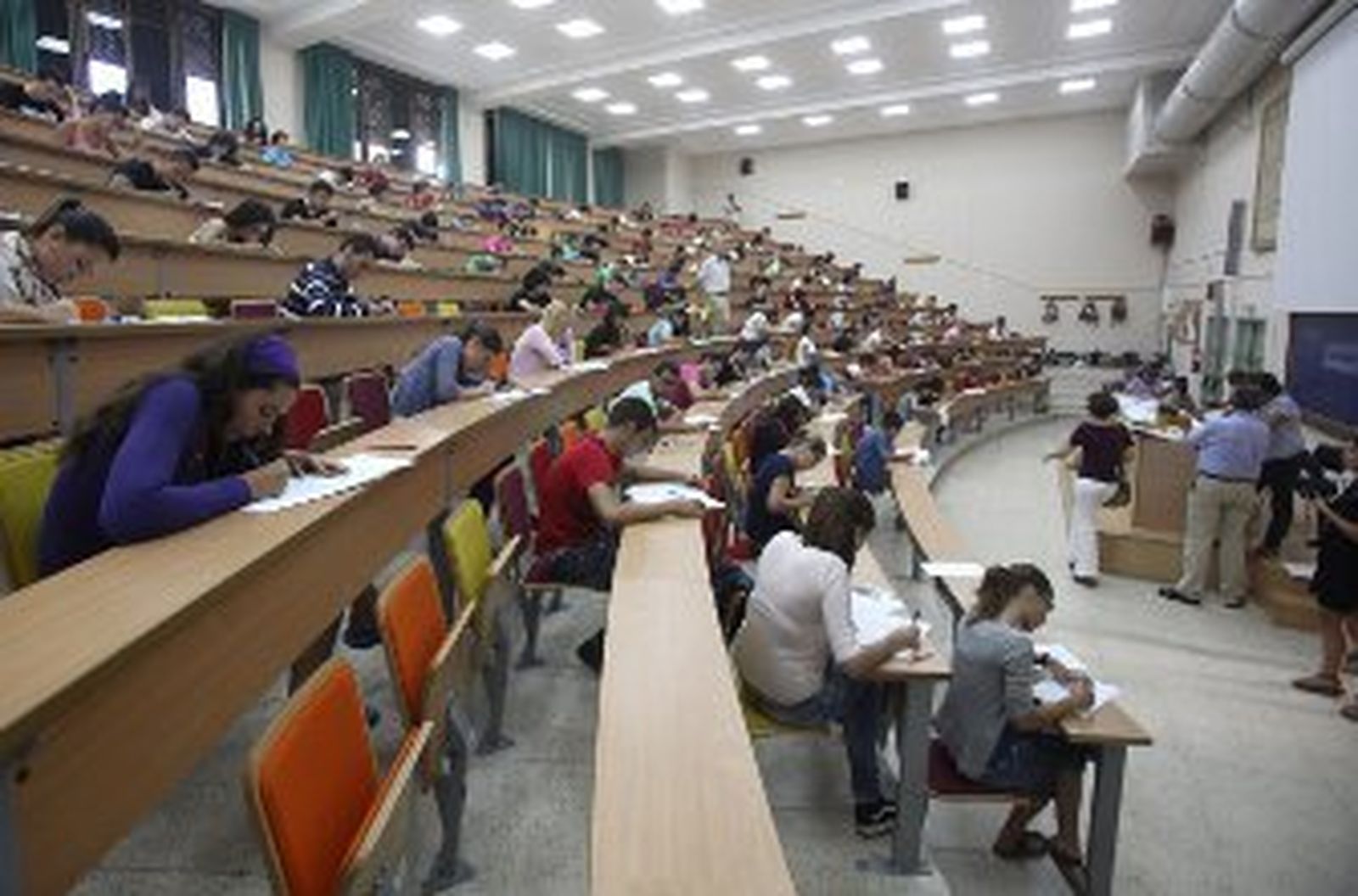 La UCA destinará un millón de euros para arreglar la Facultad de Medicina