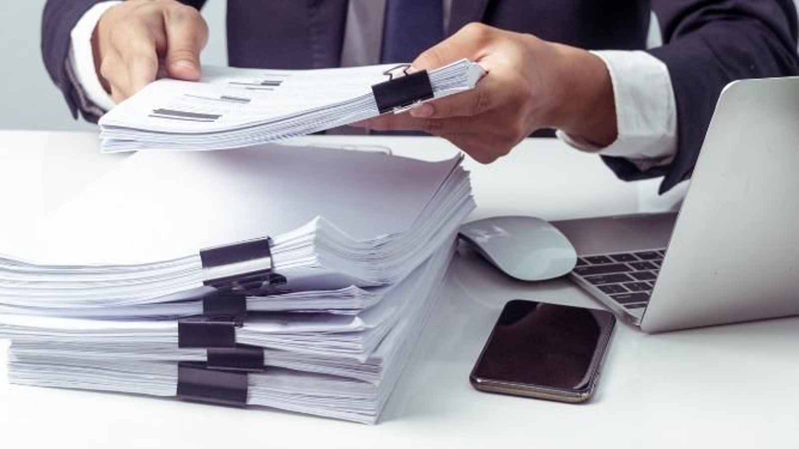 ¿Es legal que el presidente de una comunidad de vecinos cobre un sueldo?