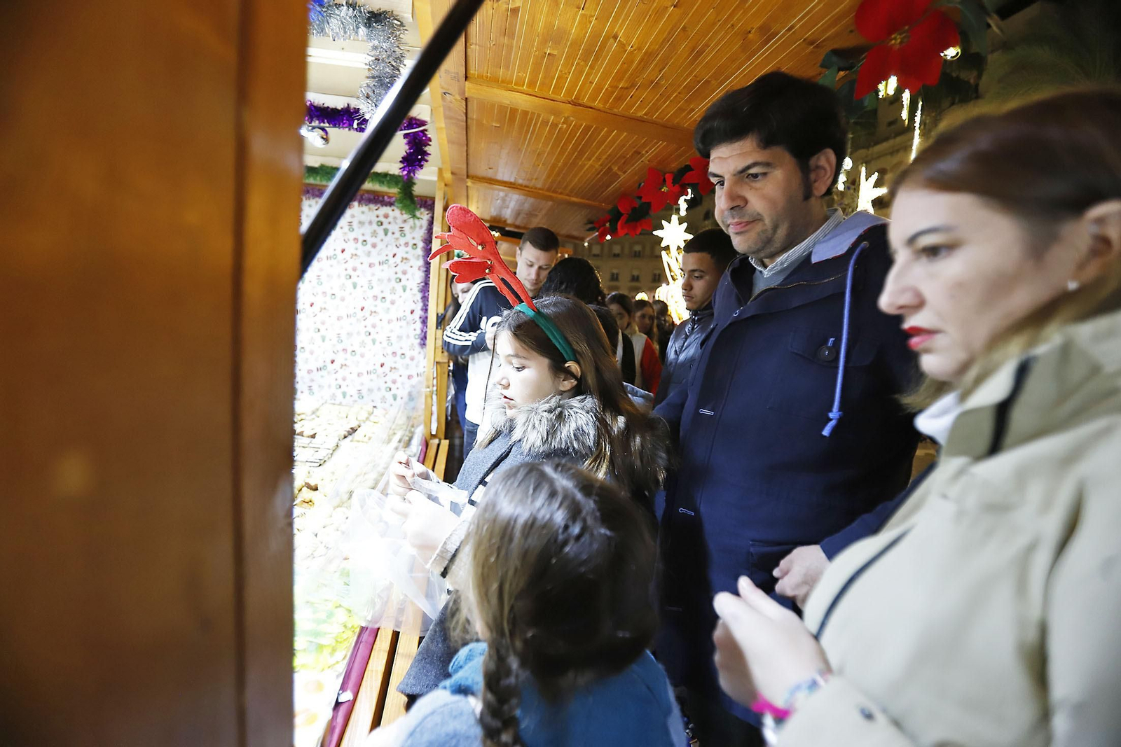 Imágenes del mercado navideño de la Plaza de las Monjas
