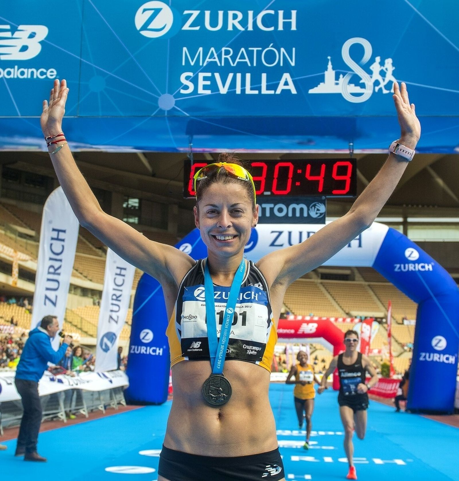 Paula González, con su medalla de campeón de la competición.