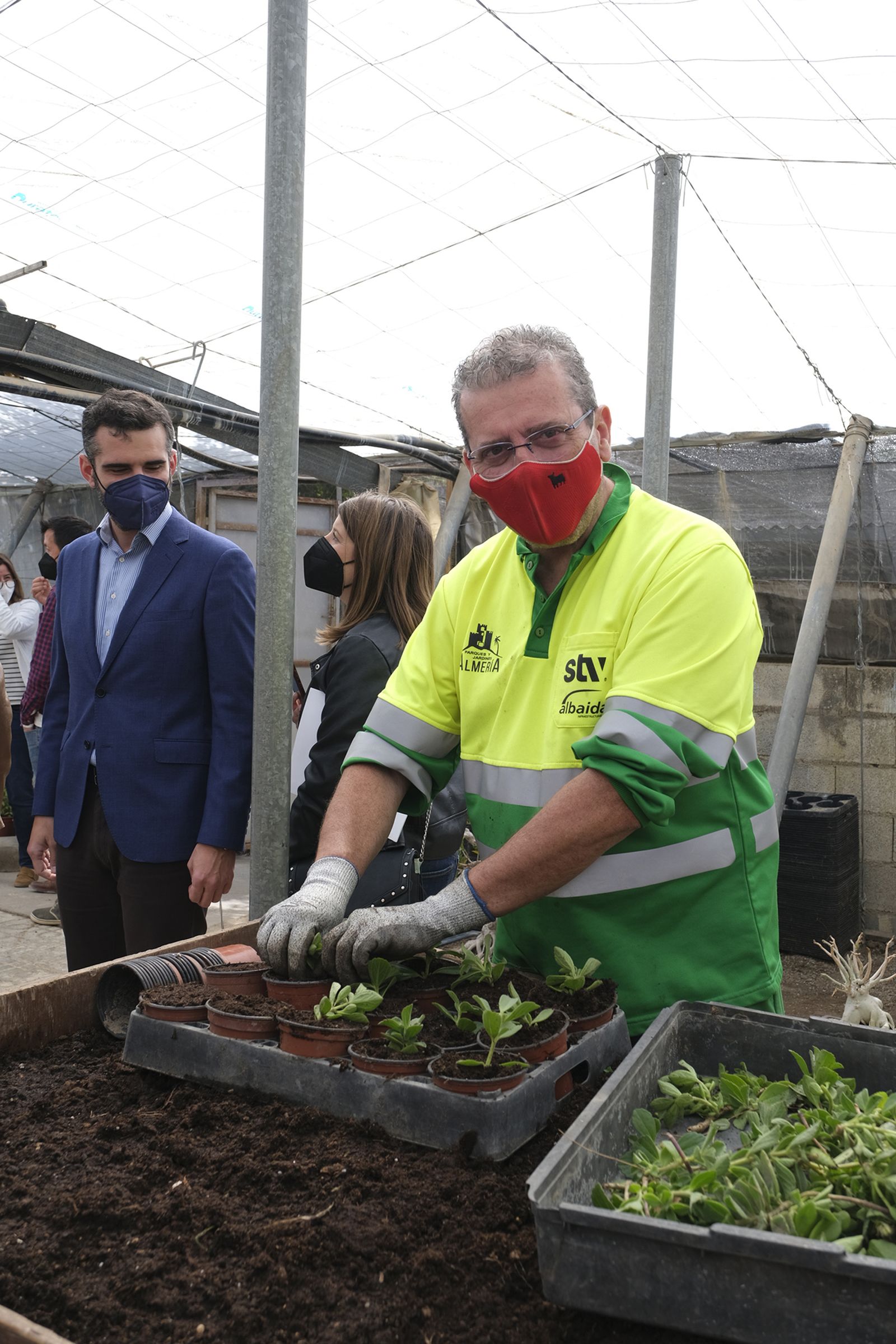 Fotogalería de la visita al vivero municipal de Almería.
