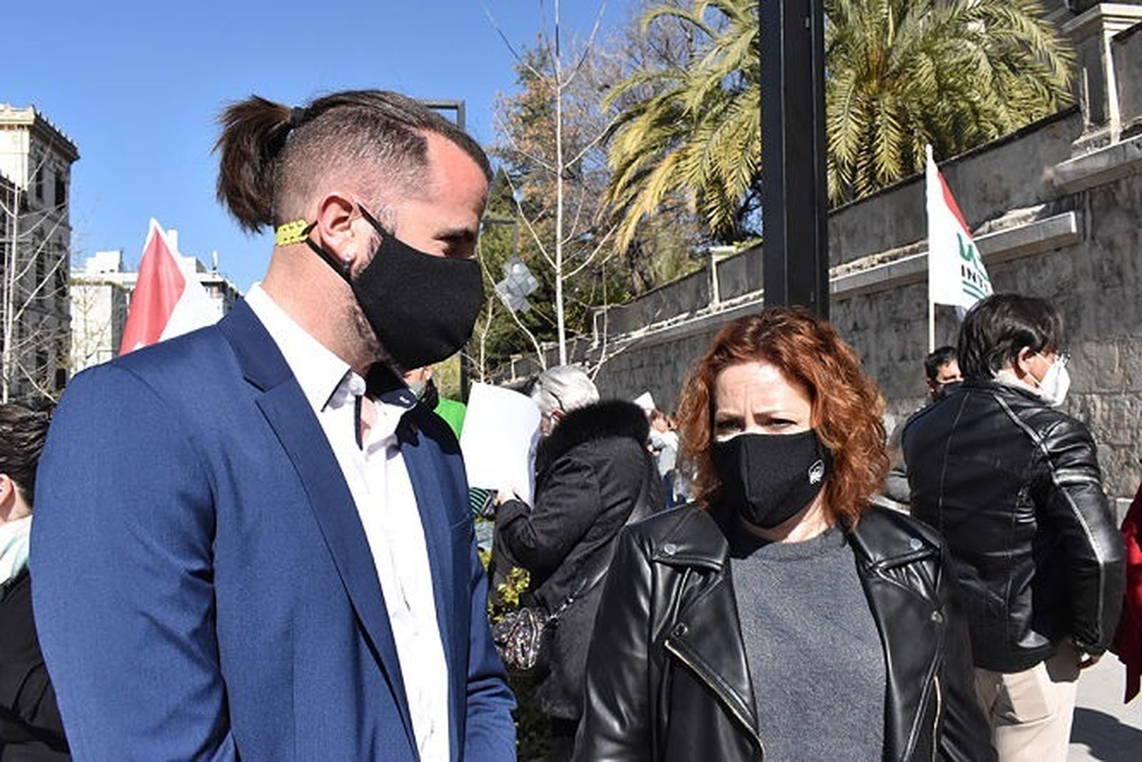 Los representantes de IU Chus Fernández y Mari Carmen Pérez.