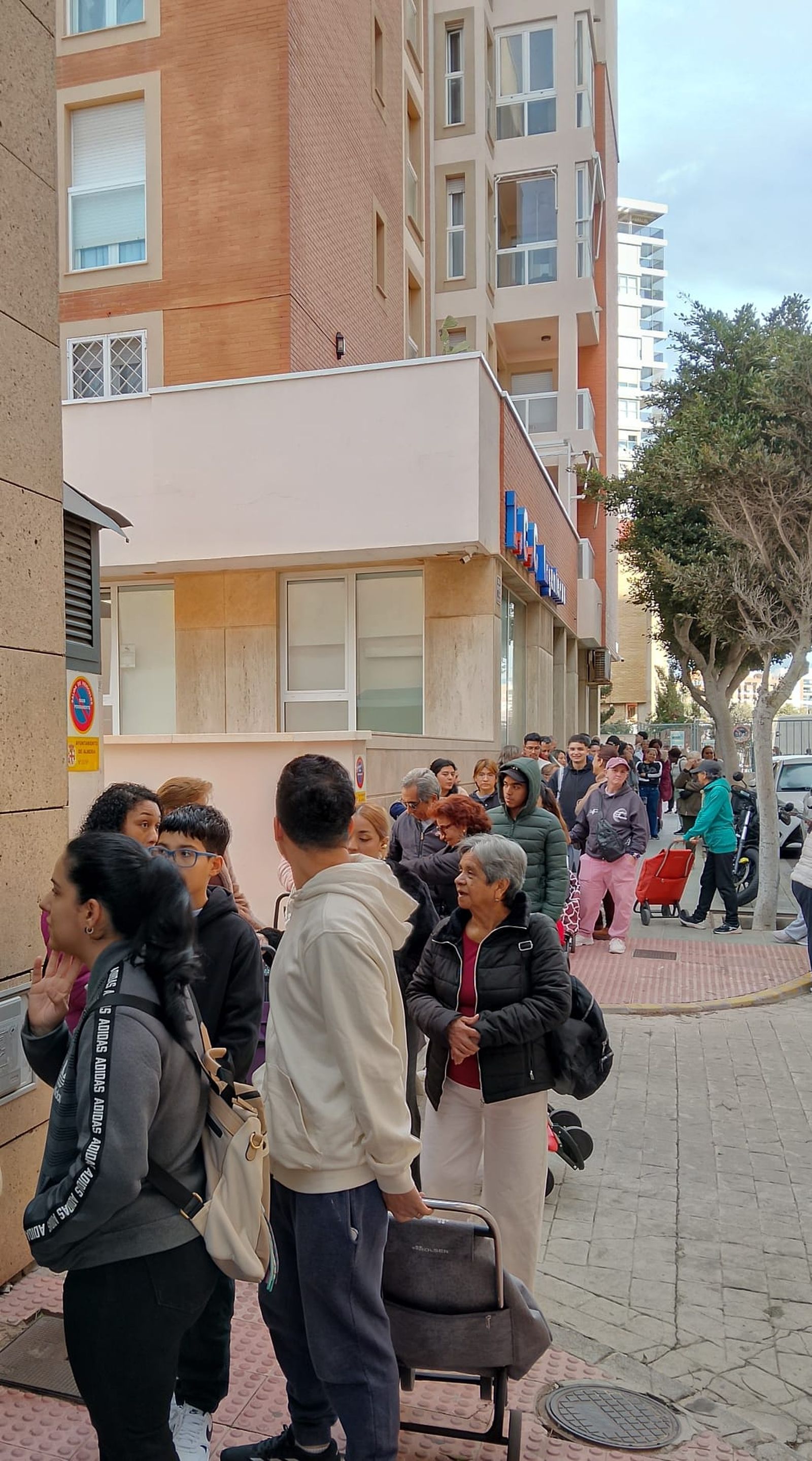 Esta asociación de colombianos de Almería celebra 20 años con 200 cestas de la compra a quienes más lo necesitan