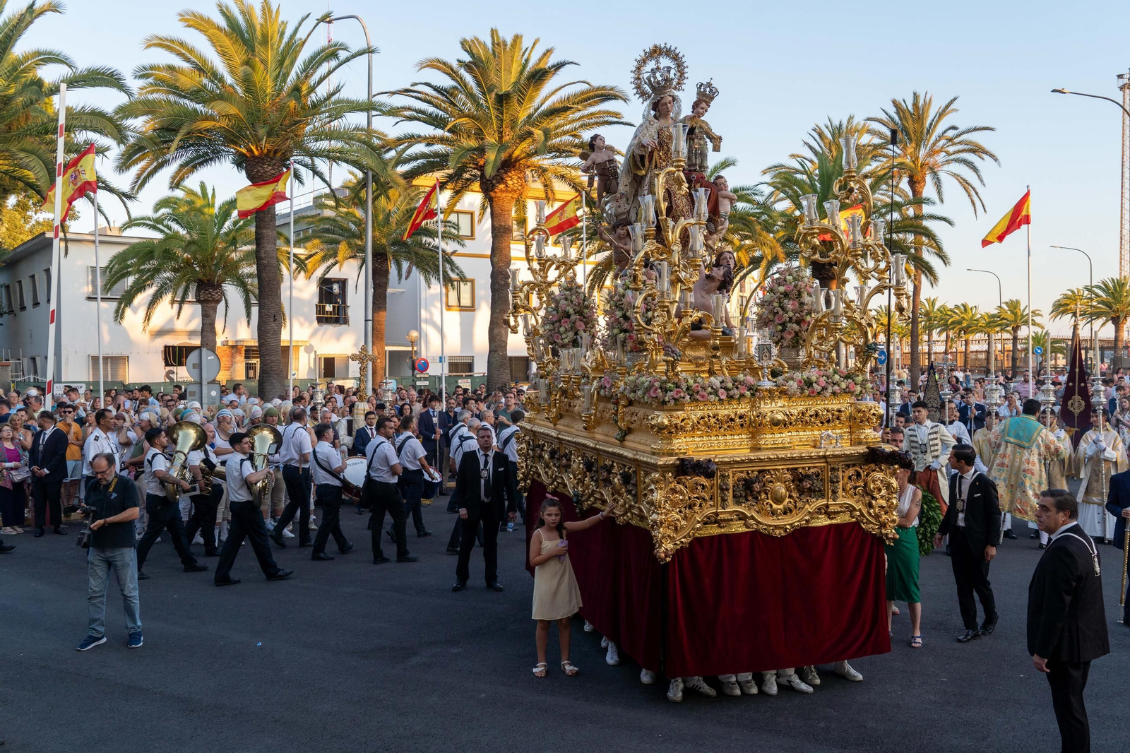 Imágenes de la procesión La Virgen del Carmen por las calles de Huelva