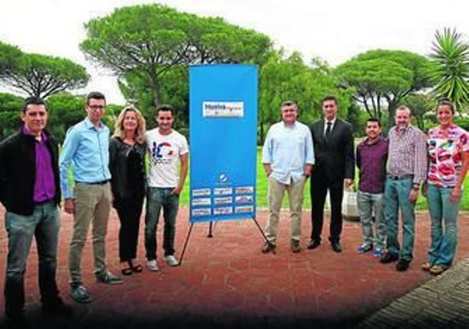 José Luis Rubio y Cifu, junto al resto de los participantes en La Tertulia Deportiva de 'Huelva Información' de ayer.
