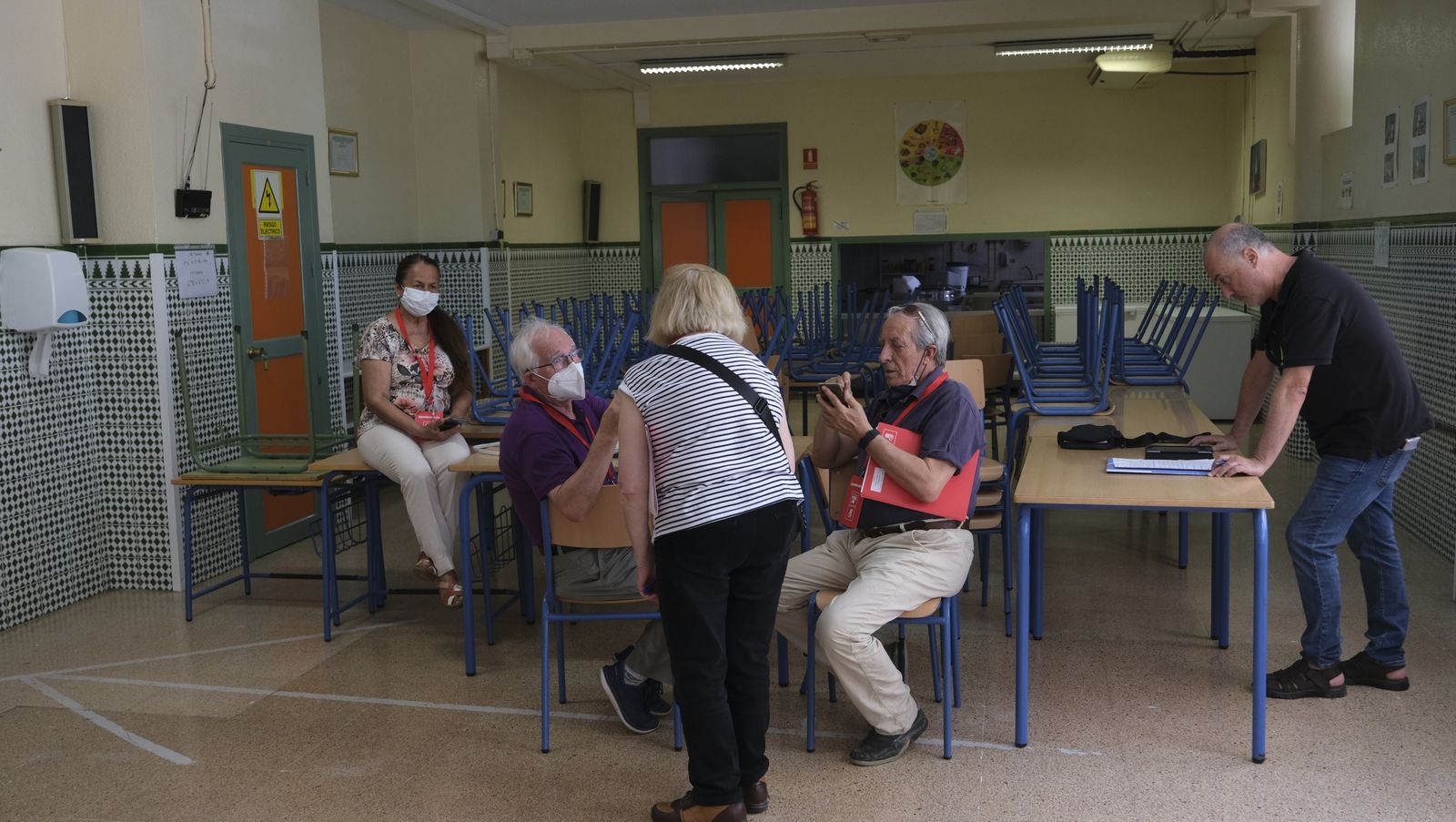 Imágenes de la votaciones en Almería al parlamento andaluz