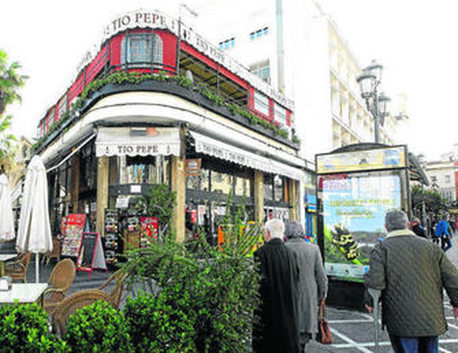 Aspecto que mostraba ayer la cafetería 'La Vega' en la plaza Esteve.