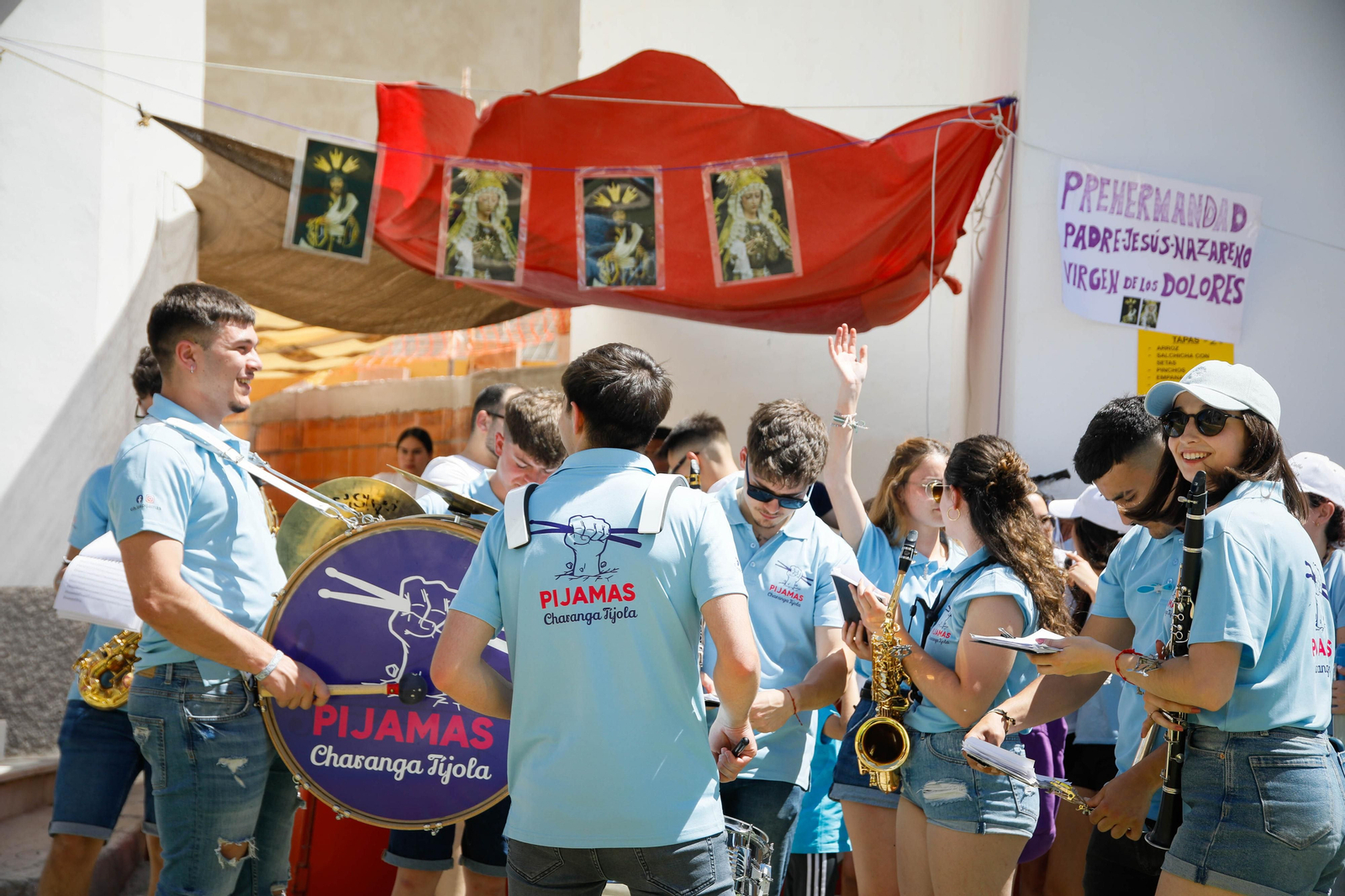 Así es la gran alfombra de serrín para que levite la Virgen de Fátima de Tíjola