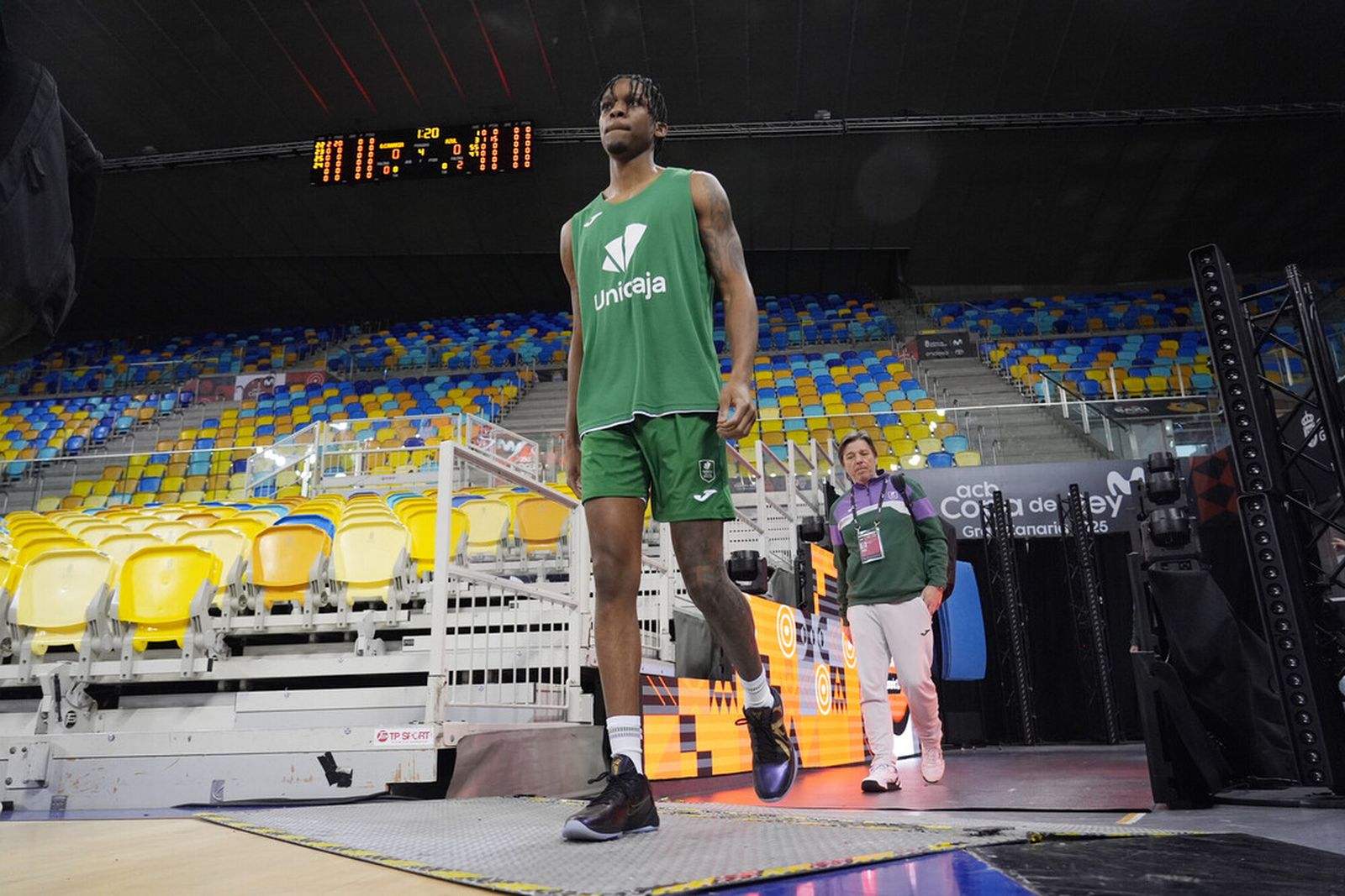 El Unicaja prueba el Gran Canaria Arena