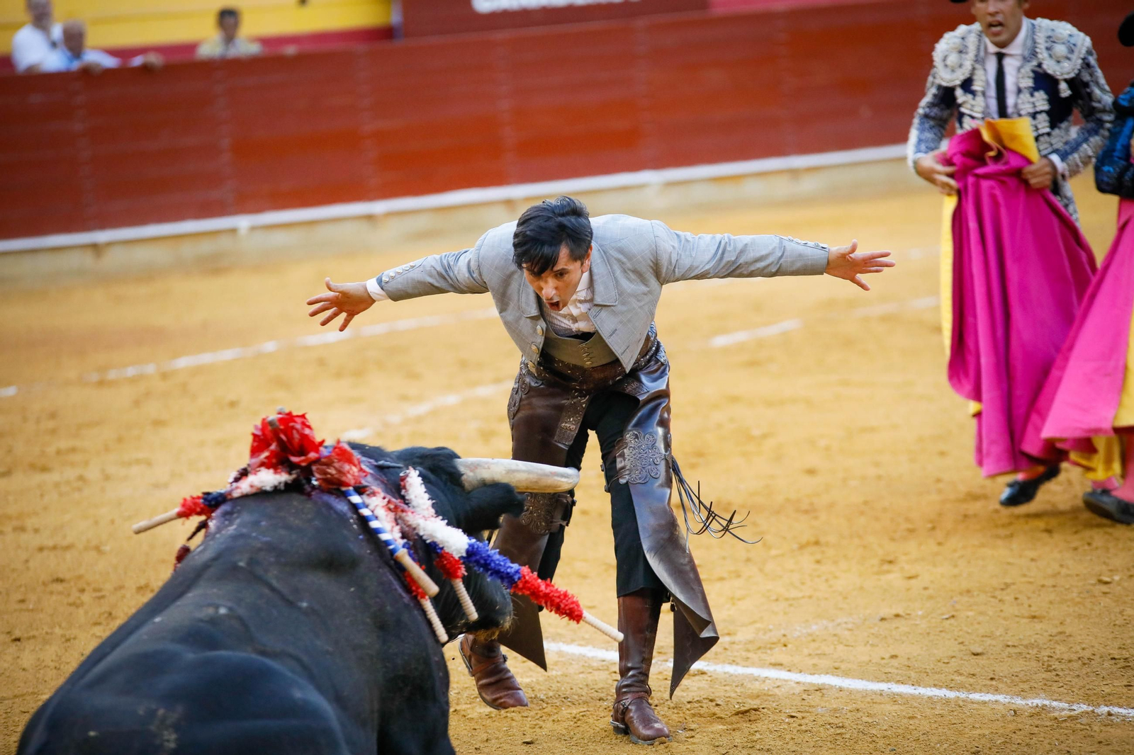 Imágenes de la corrida de toros en Roquetas de Mar