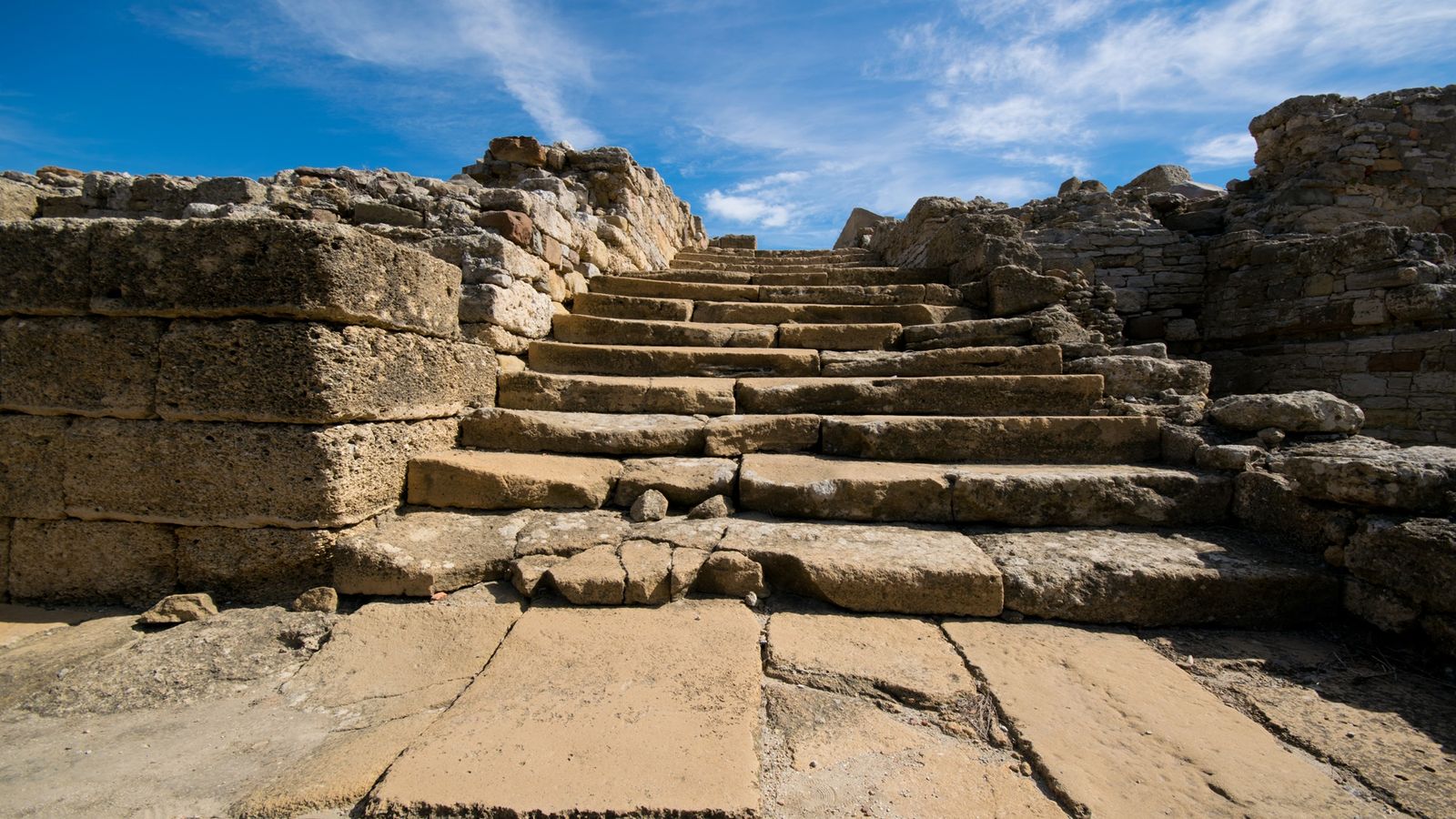 El acceso al Foro de Carteia.