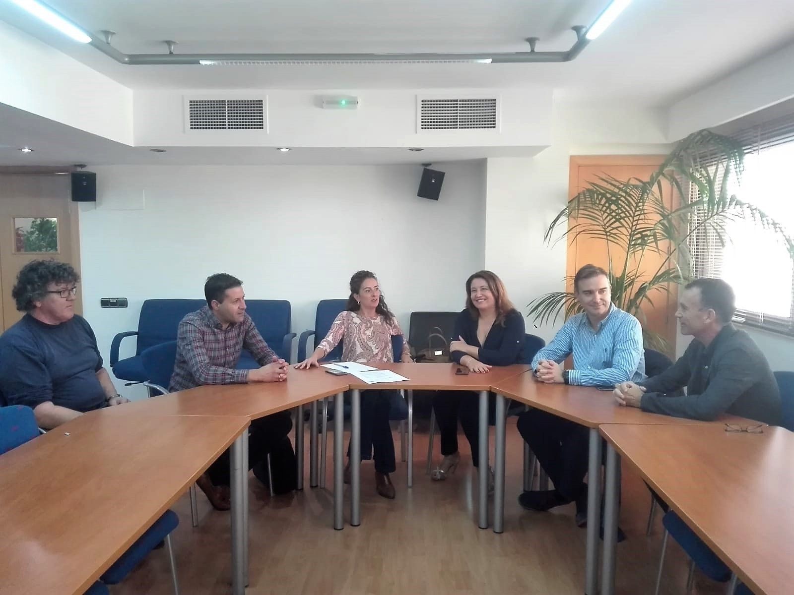 Parlamentarios del PP almeriense se reunieron ayer con el Sindicato Independiente de Bomberos Forestales.