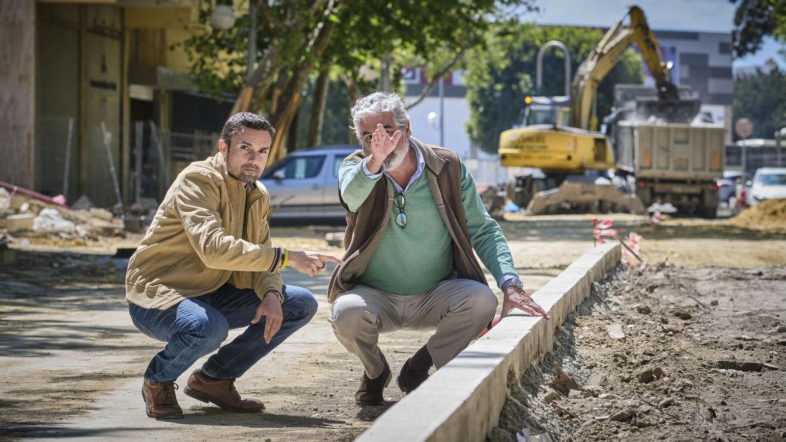 El concejal Martín Vila junto al técnico director de las obras, Juan Manuel Sánchez del Pozo.