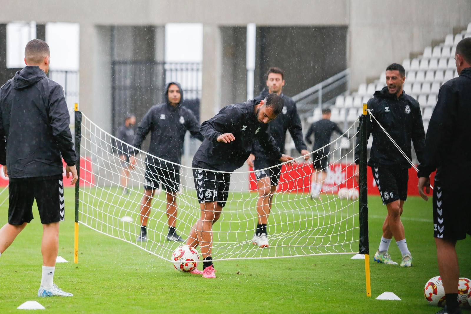 Las fotos del primer entrenamiento de Javi Moreno al frente de la Balona en La Línea