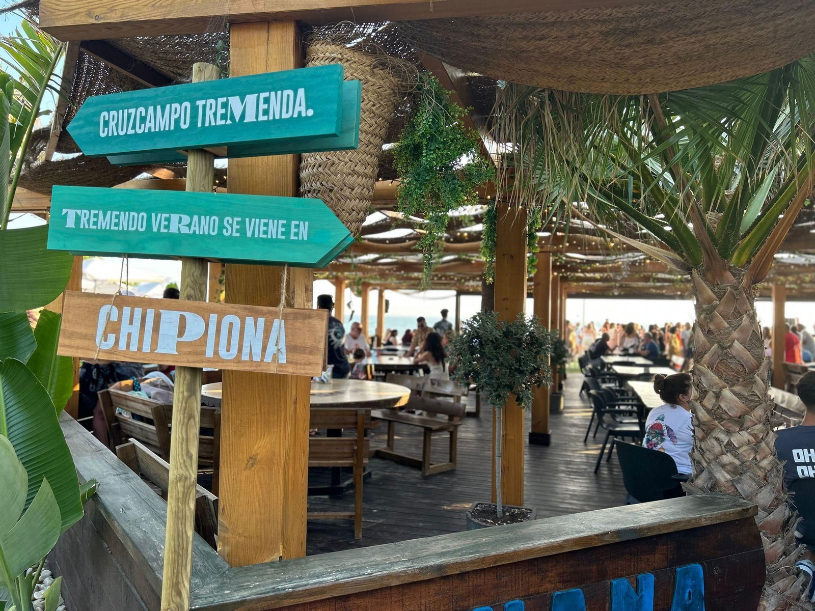 Interior de Ohana, en la playa de las Tres Piedras, de Chipiona. Interior de Ohana, en la playa de las Tres Piedras, de Chipiona.