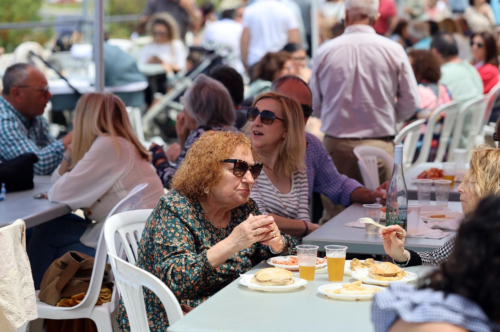 Imágenes del ambiente en la Feria de la Gamba y el Marisco de Huelva