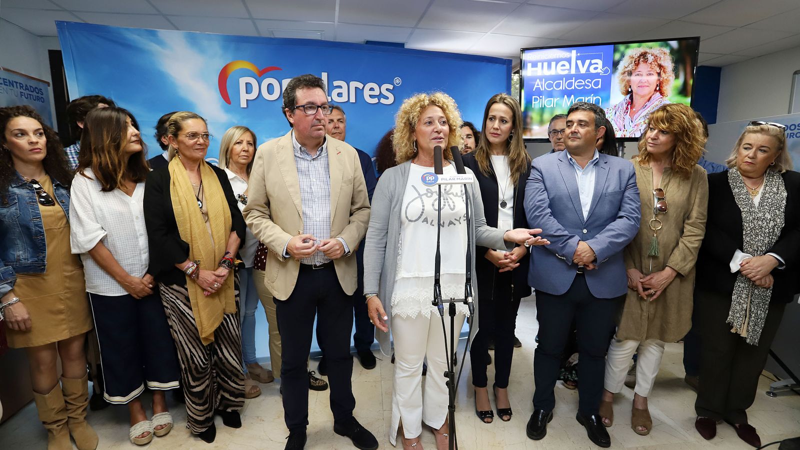 Pilar Marín y Manuel Andrés González en la presentación de la candidatura en la sede del partido.