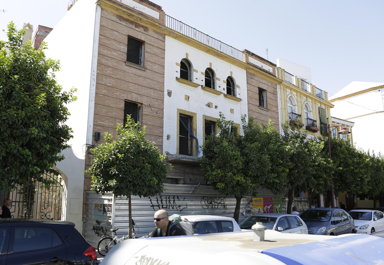 Obras en la parte del edificio de la calle Betis, donde estaba la entrada principal a la discoteca.