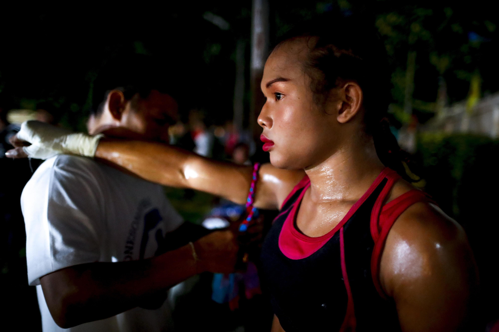 Nong Rose antes de un combate