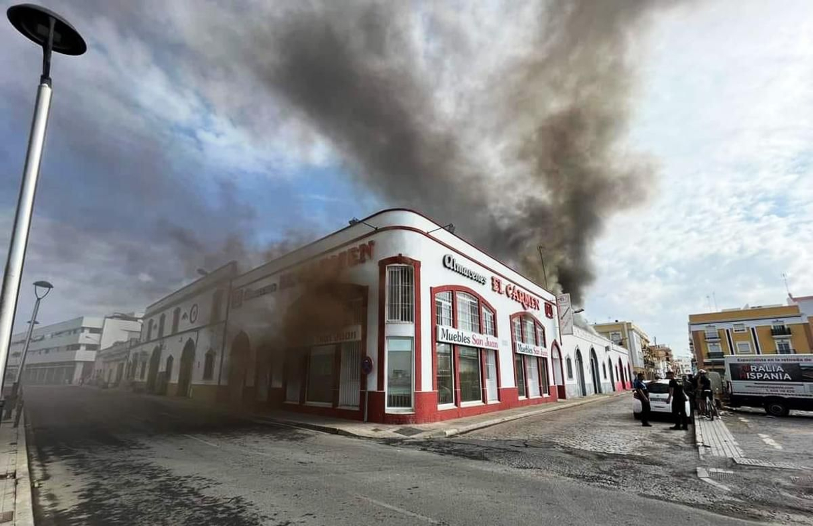 Así han quedado las naves industriales del polígono pesquero de Isla Cristina tras el incendio Así han quedado las naves industriales del polígono pesquero de Isla Cristina tras el incendio