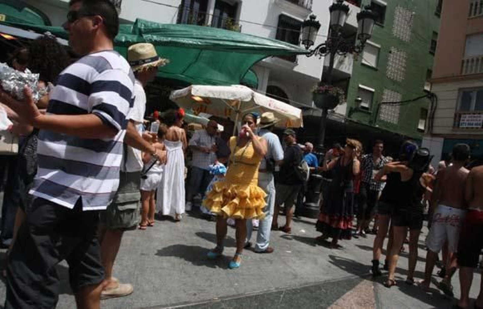 Los linenses se volcaron en la celebración del Domingo Rociero y el Real y el centro tuvieron un gran ambiente

Foto: Paco Guerrero