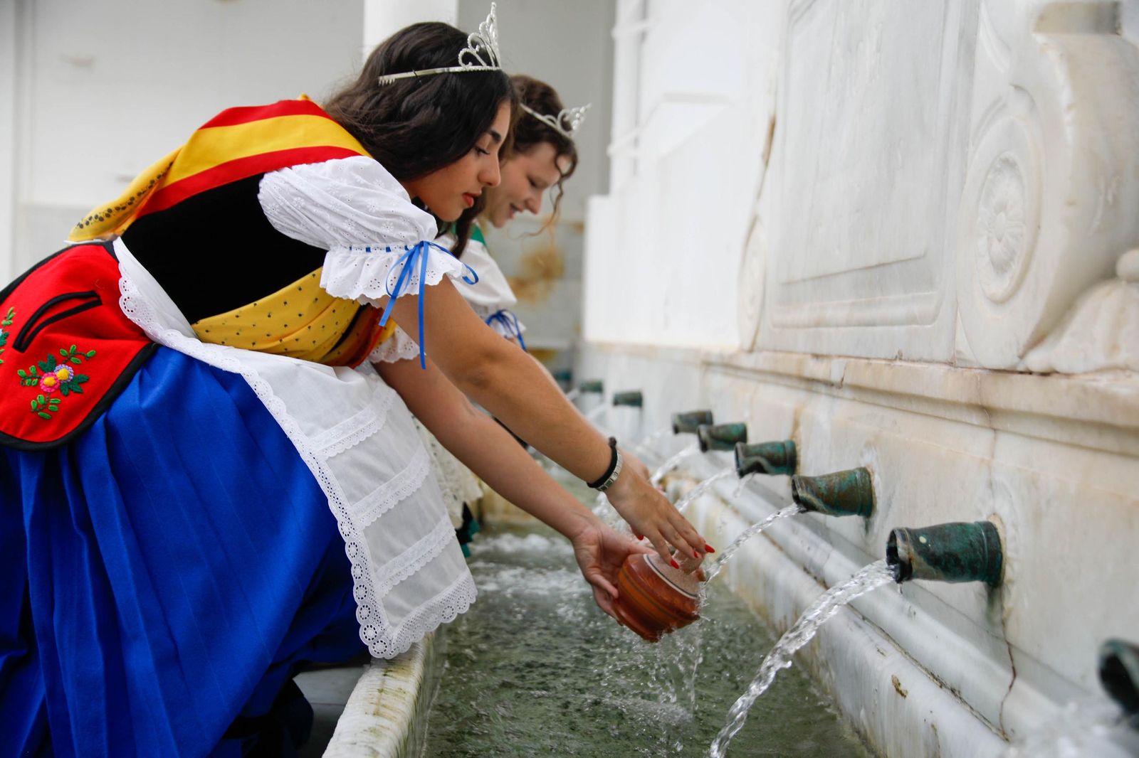 La Subida del Agua de las fiestas de Mojácar, en imágenes