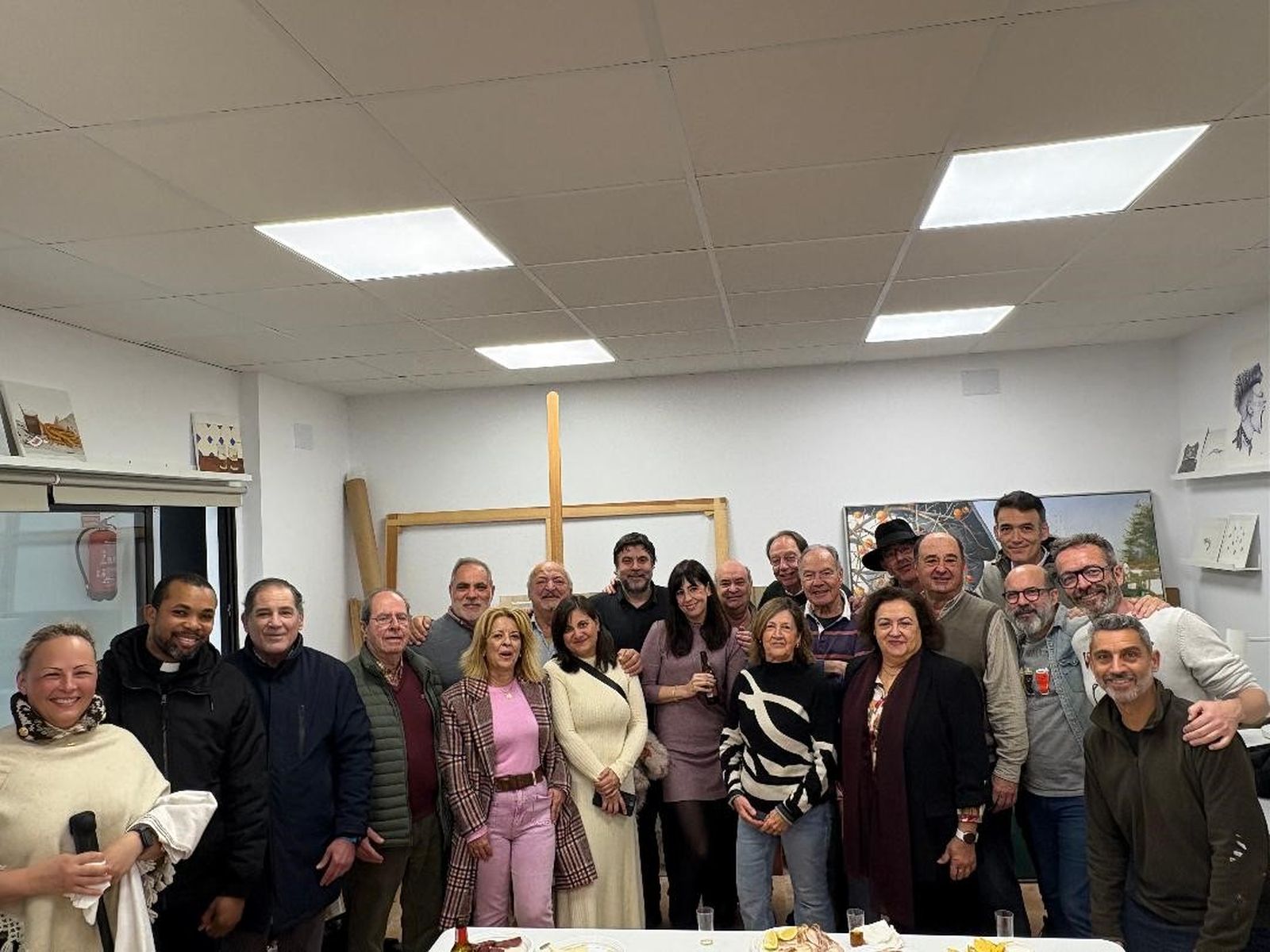 María Alanis, padre Anthony Enitame, Arturo Fernández de la Puente, Rafael Dávila, Margarita Marqués, Salvador Celada, Lolo  y Josefa Bustelo, Marta García González, Pelayo García Borbolla, Luis Machuca, Mamen Macías, Felix Fernández Verdejo, Baldomero Toscano, Emilio Triguero, José Luis Porquicho, Abrahan Fernández y Óscar Romo.