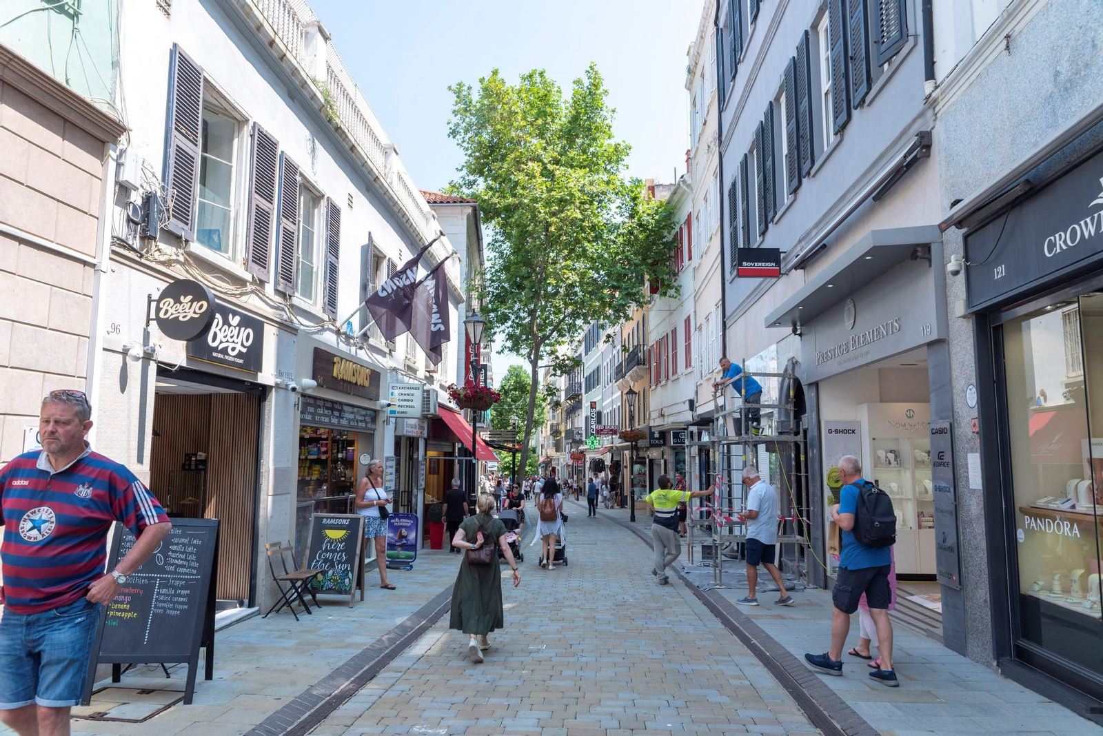La Calle Real de Gibraltar (Main Street)