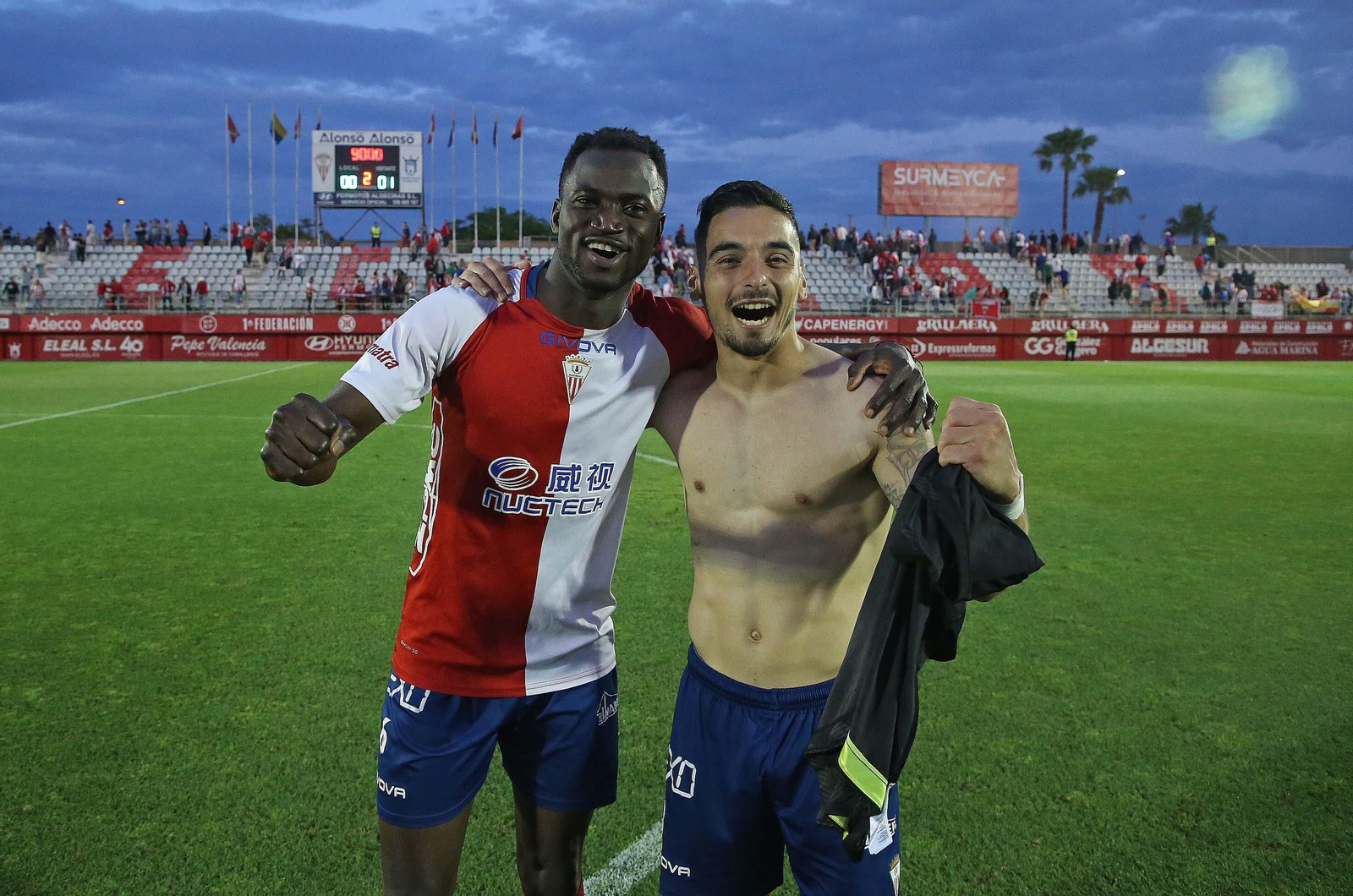 La celebración por la permanencia del Algeciras CF en imágenes