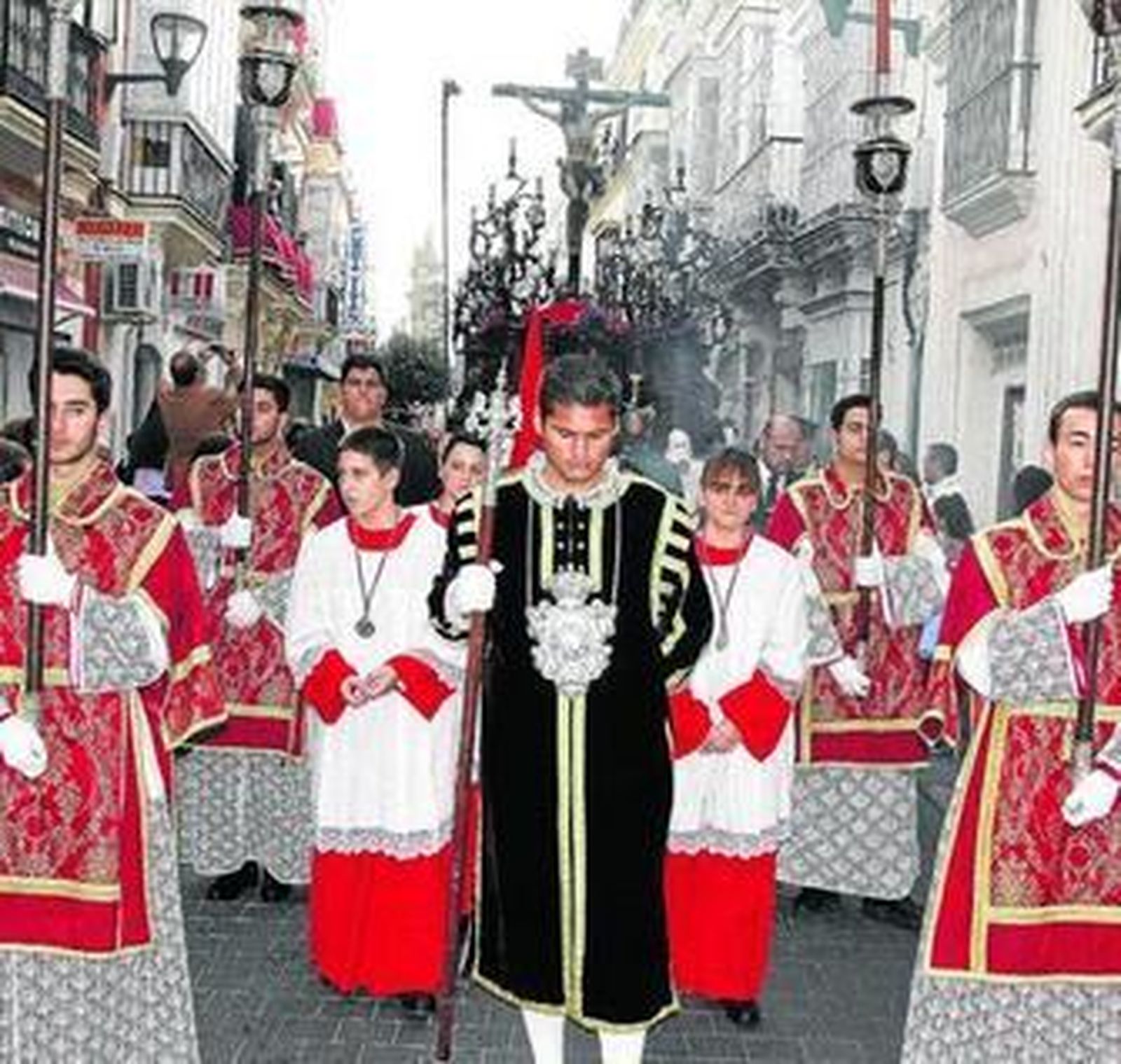 El Cristo de La Piedad, a su paso por la calle Luna en 2014.