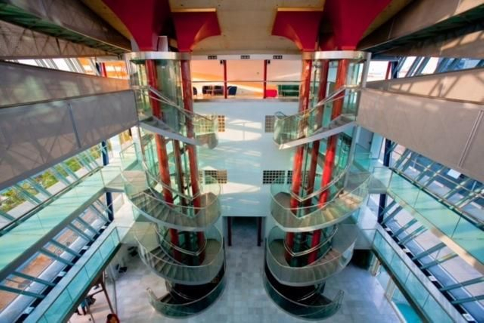 Arquitectura interior del Edificio Vorsevi de la Cartuja.