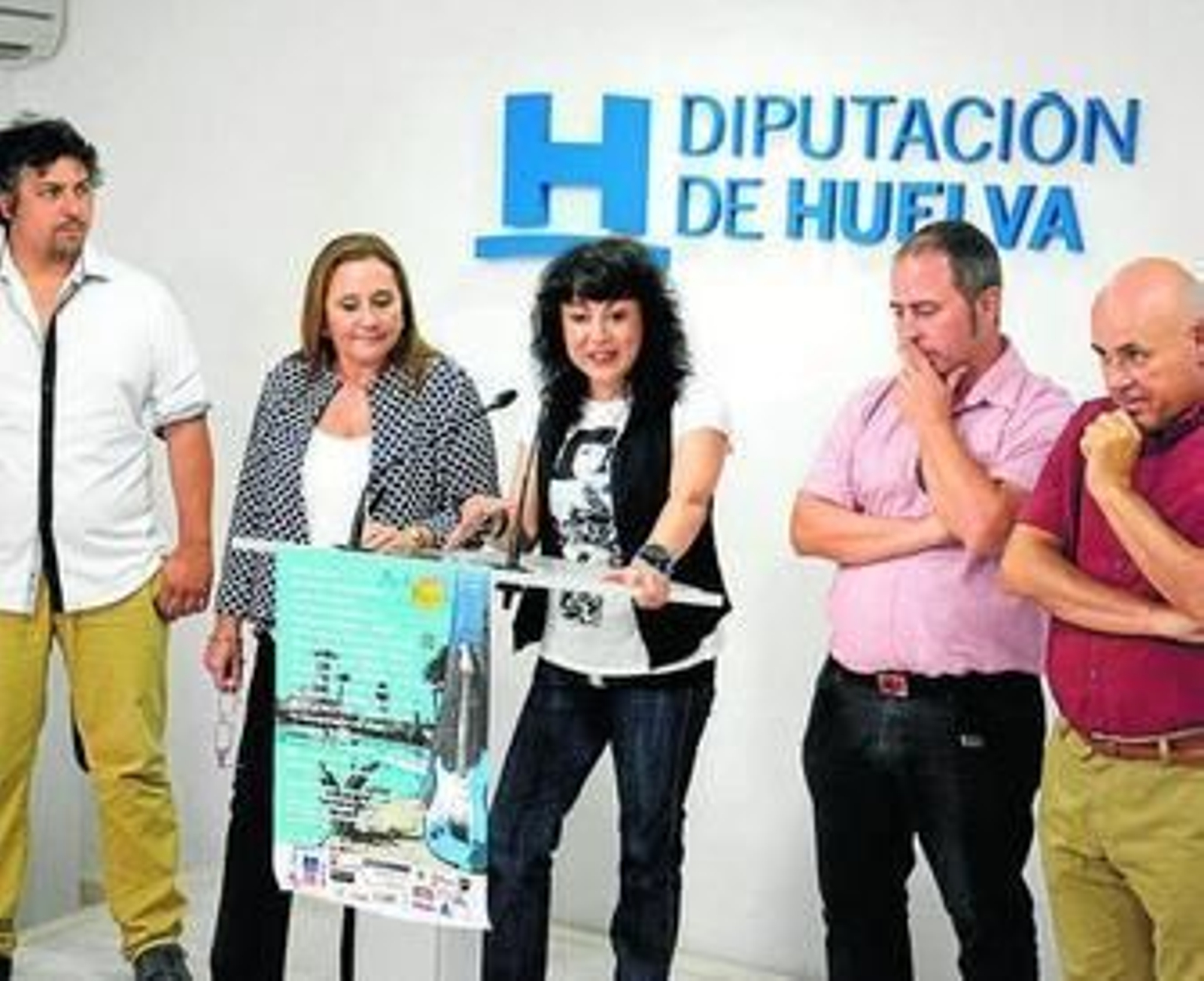 María Luisa Faneca y Elena Tobar -en el centro-, en la presentación del festival.