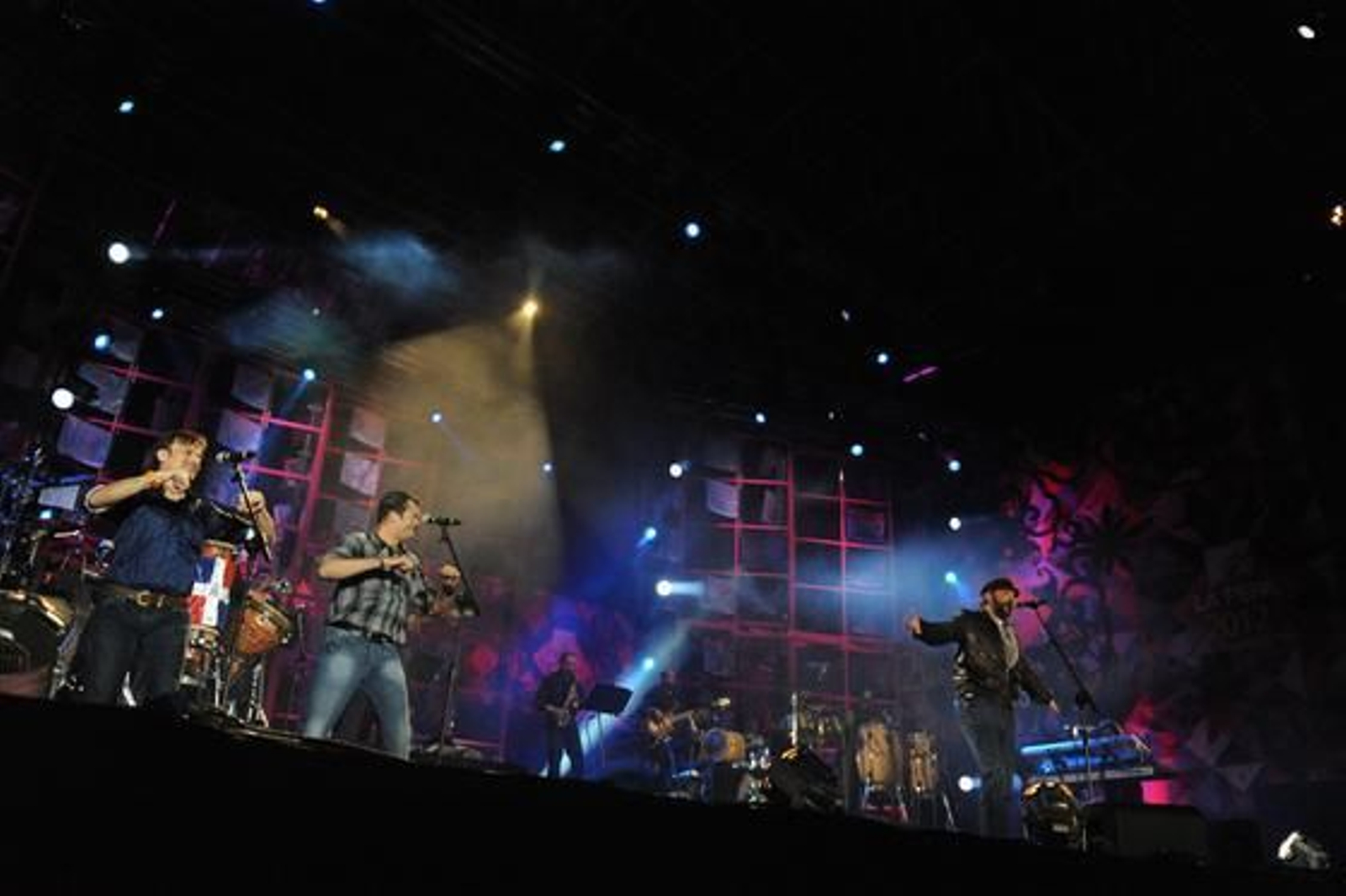 Miles de personas asisten al macroconcierto de la MTV en San Fernando. /Fotos: Rioja · Elías Pimentel