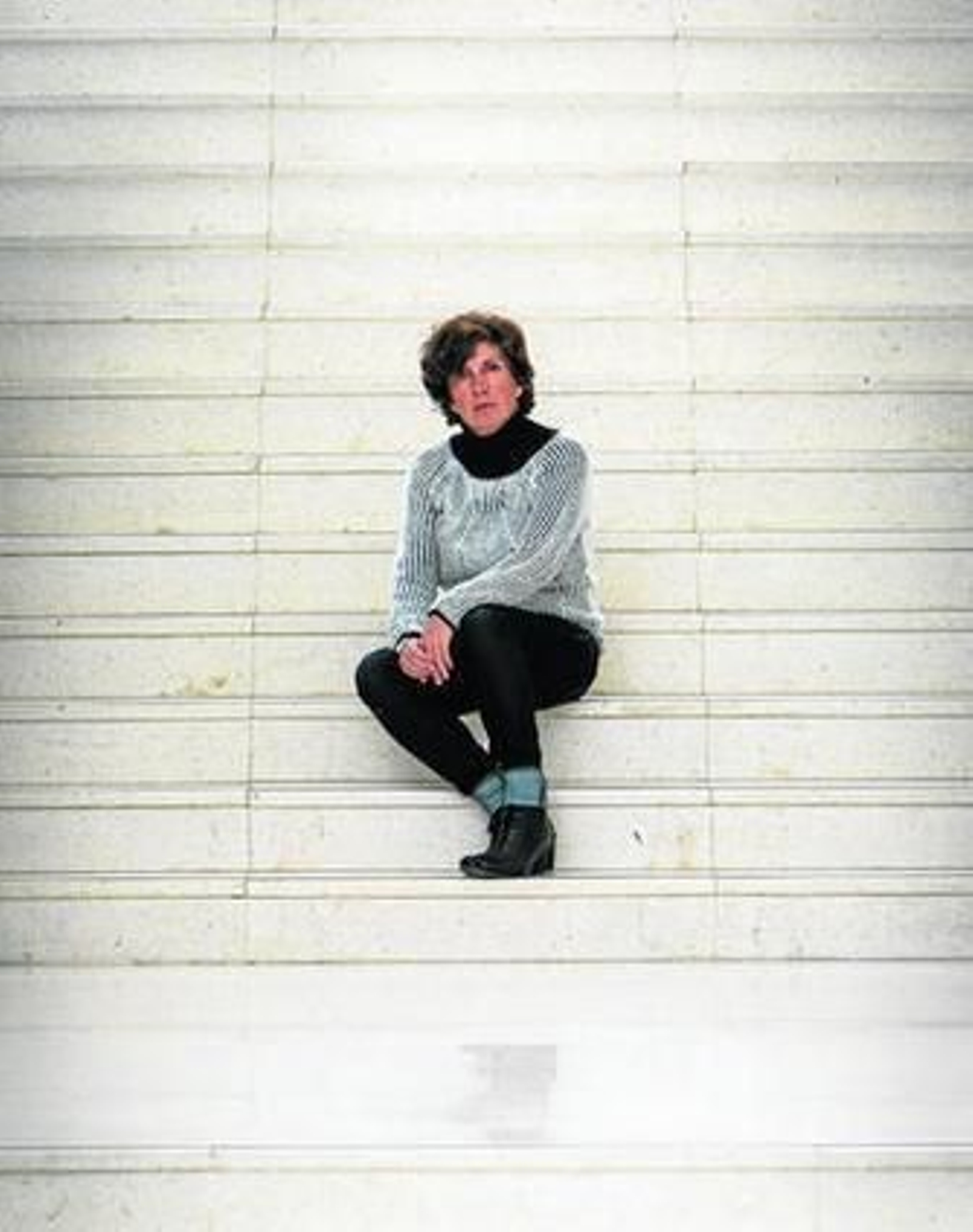 La periodista y gerente de Ypress Comunicación, Fátima Yráyzoz, en el edificio Constitución de 1812 de la UCA.