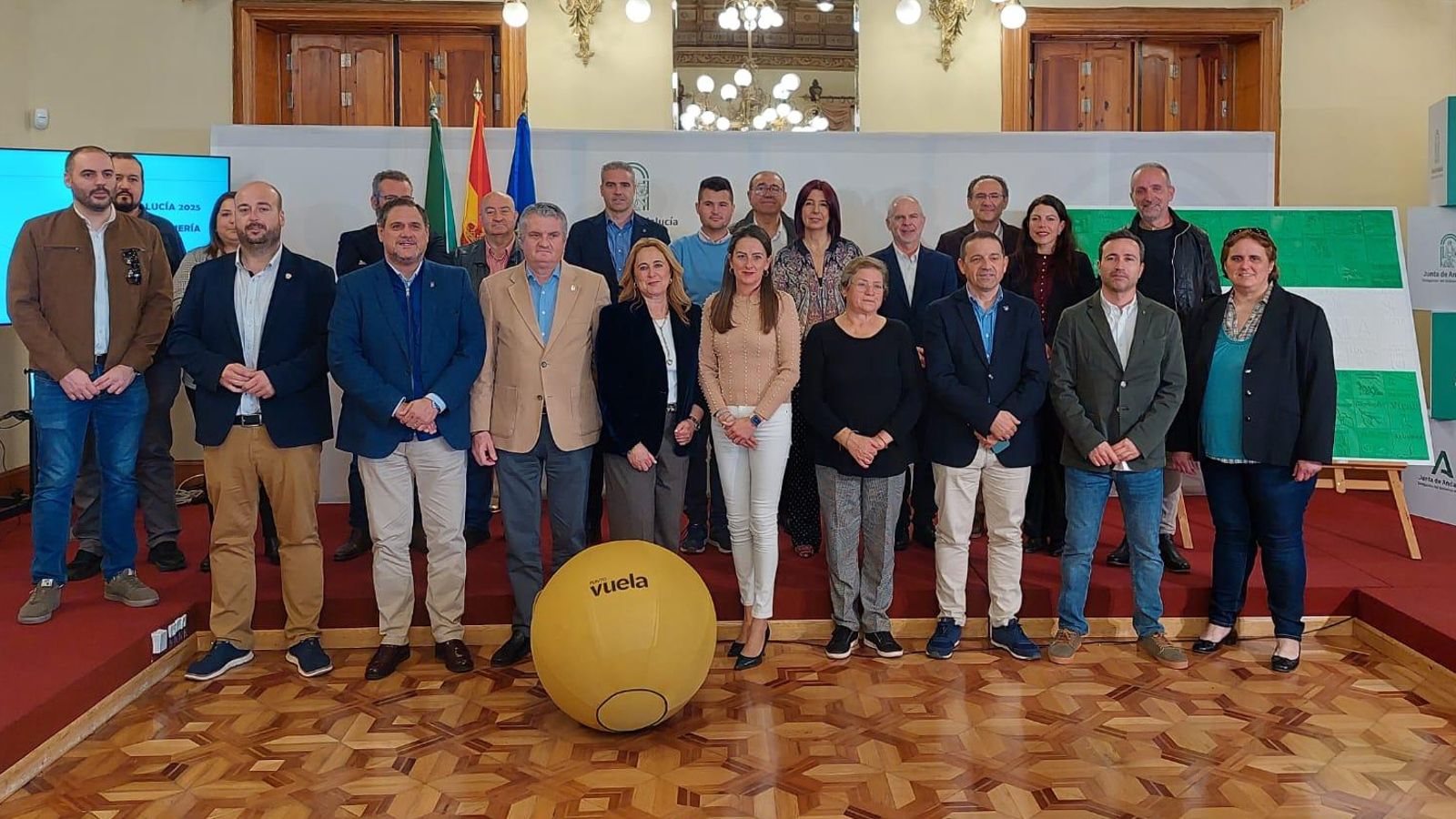 Asistentes a la presentación de la bandera en 3D.