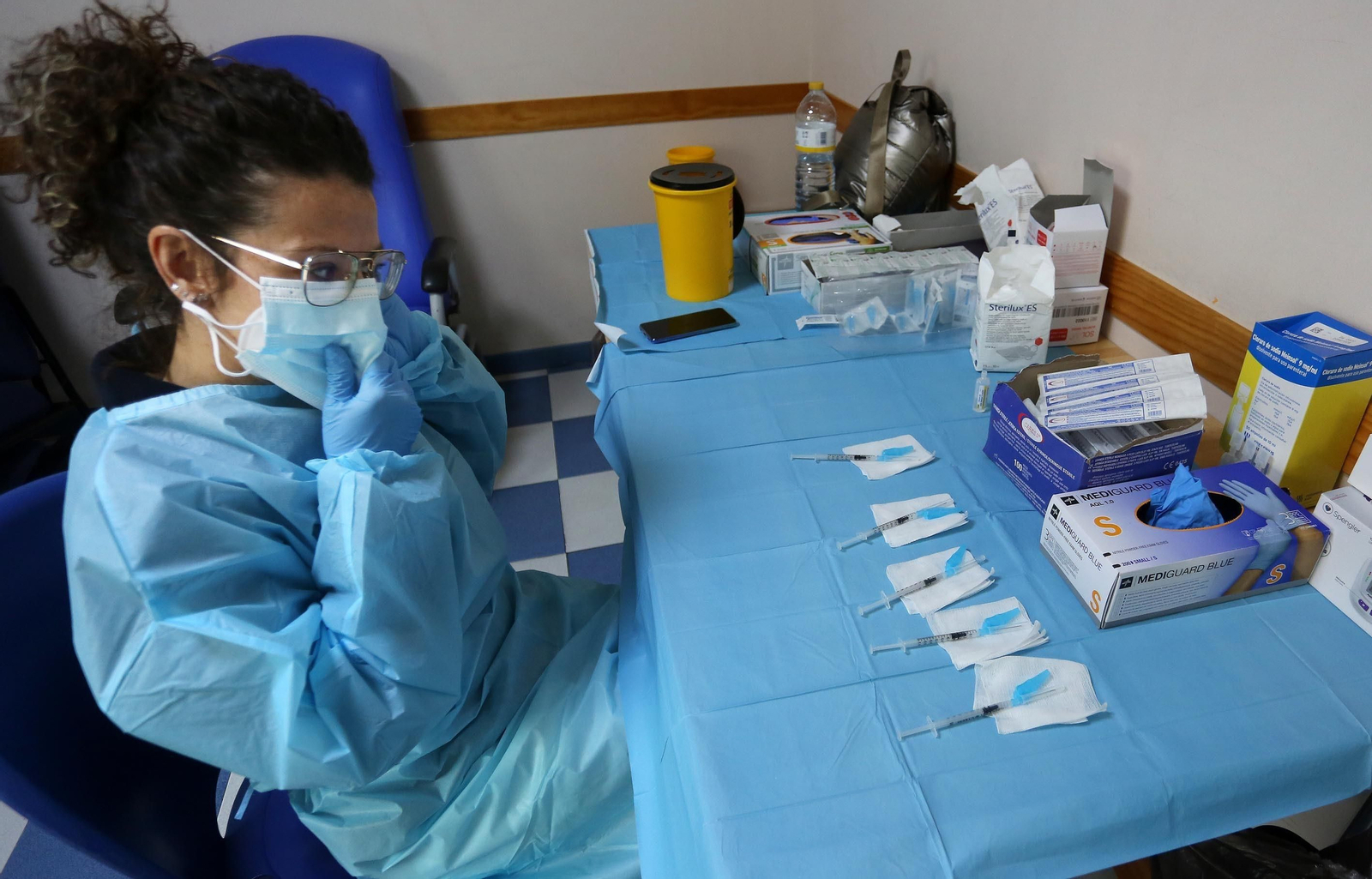 Coronavirus:Imágenes de las vacunaciones a los sanitarios del Hospital de Jerez