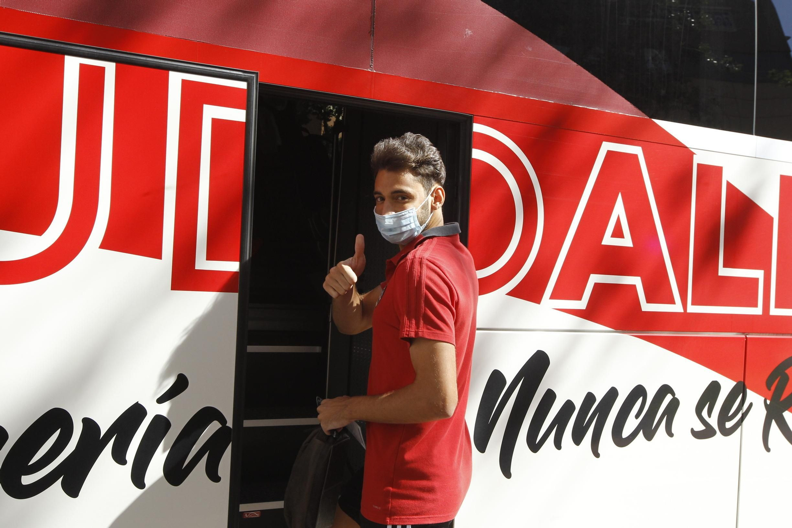 Fotogalería de la afición del Almería antes del partido ante el Girona