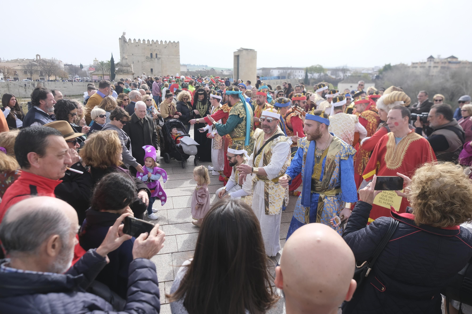 El pasacalles del Carnaval en Córdoba, en imágenes