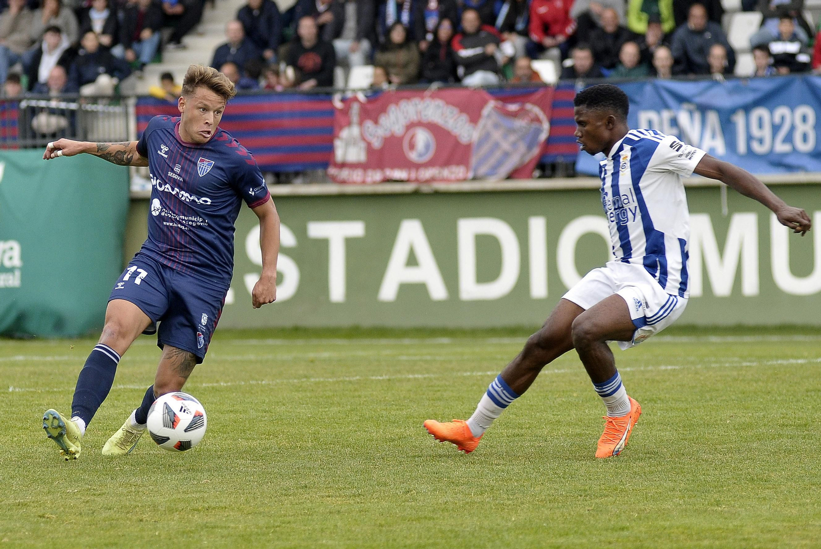 Imágenes del partido entre la Segoviana y el Recre en La Albuera