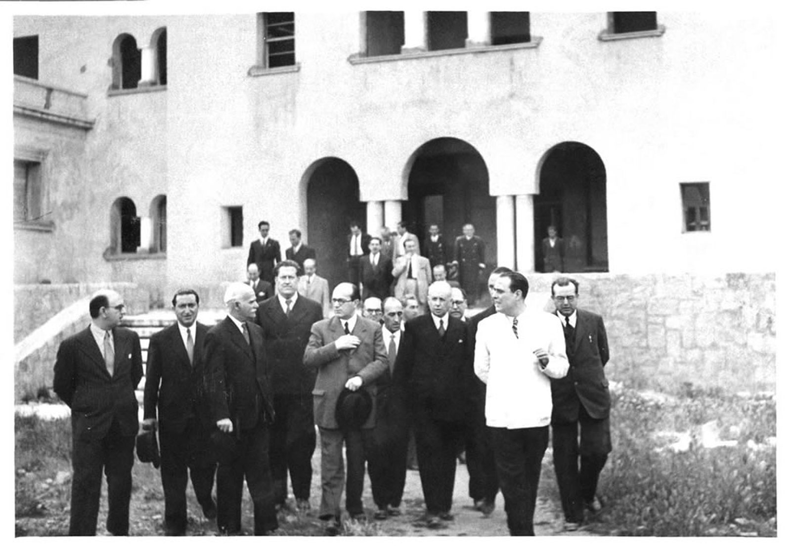 Visita del ministro de Educación José Ibáñez Martín a las obras del Clínico en 1940.